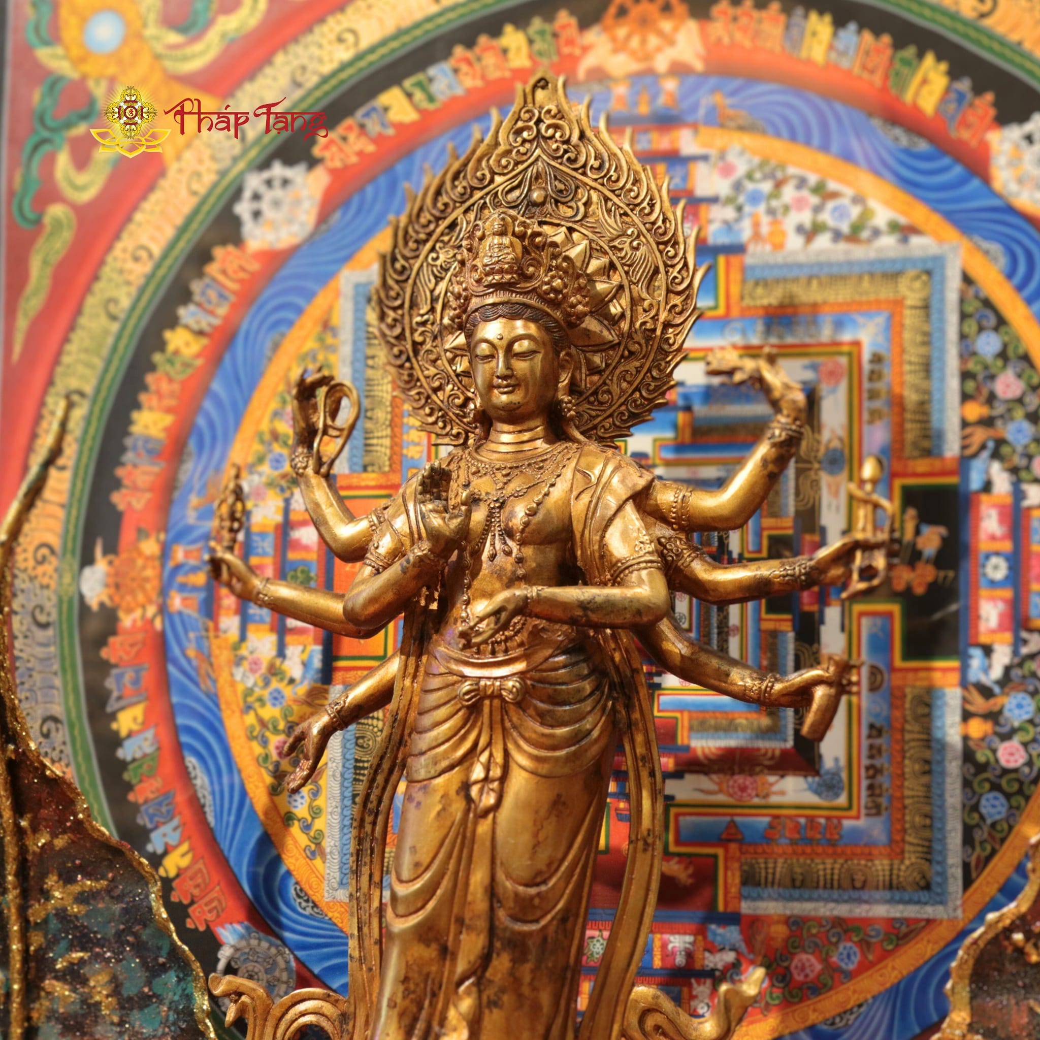 BỒ TÁT QUAN THẾ ÂM 8 TAY DÁNG ĐỨNG ĐỒNG VÀNG XƯA 40CM