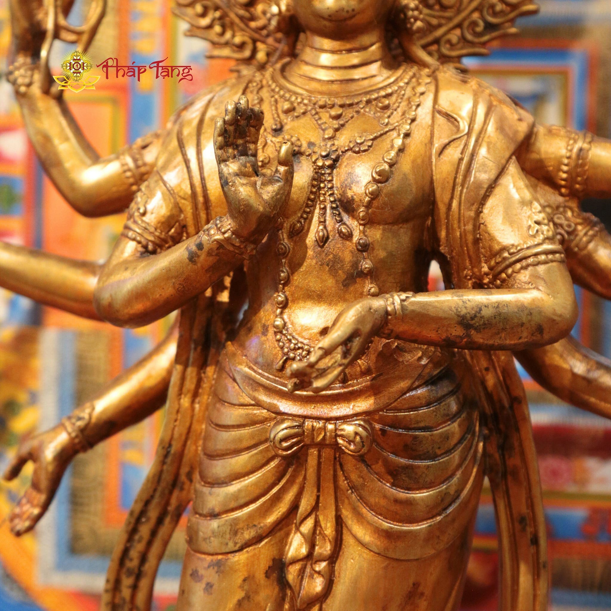 BỒ TÁT QUAN THẾ ÂM 8 TAY DÁNG ĐỨNG ĐỒNG VÀNG XƯA 40CM