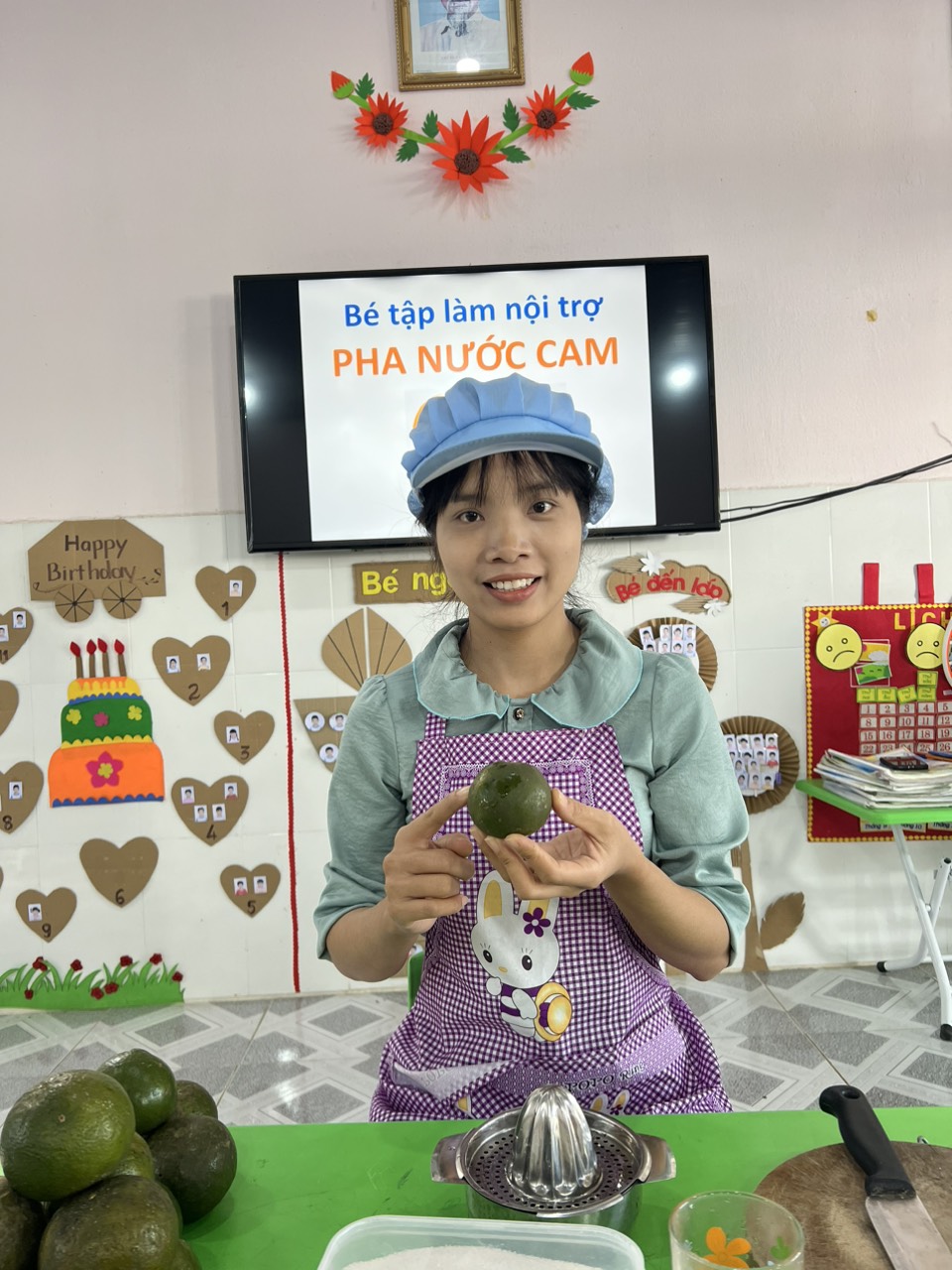 Cô giới thiệu nguyên liệu