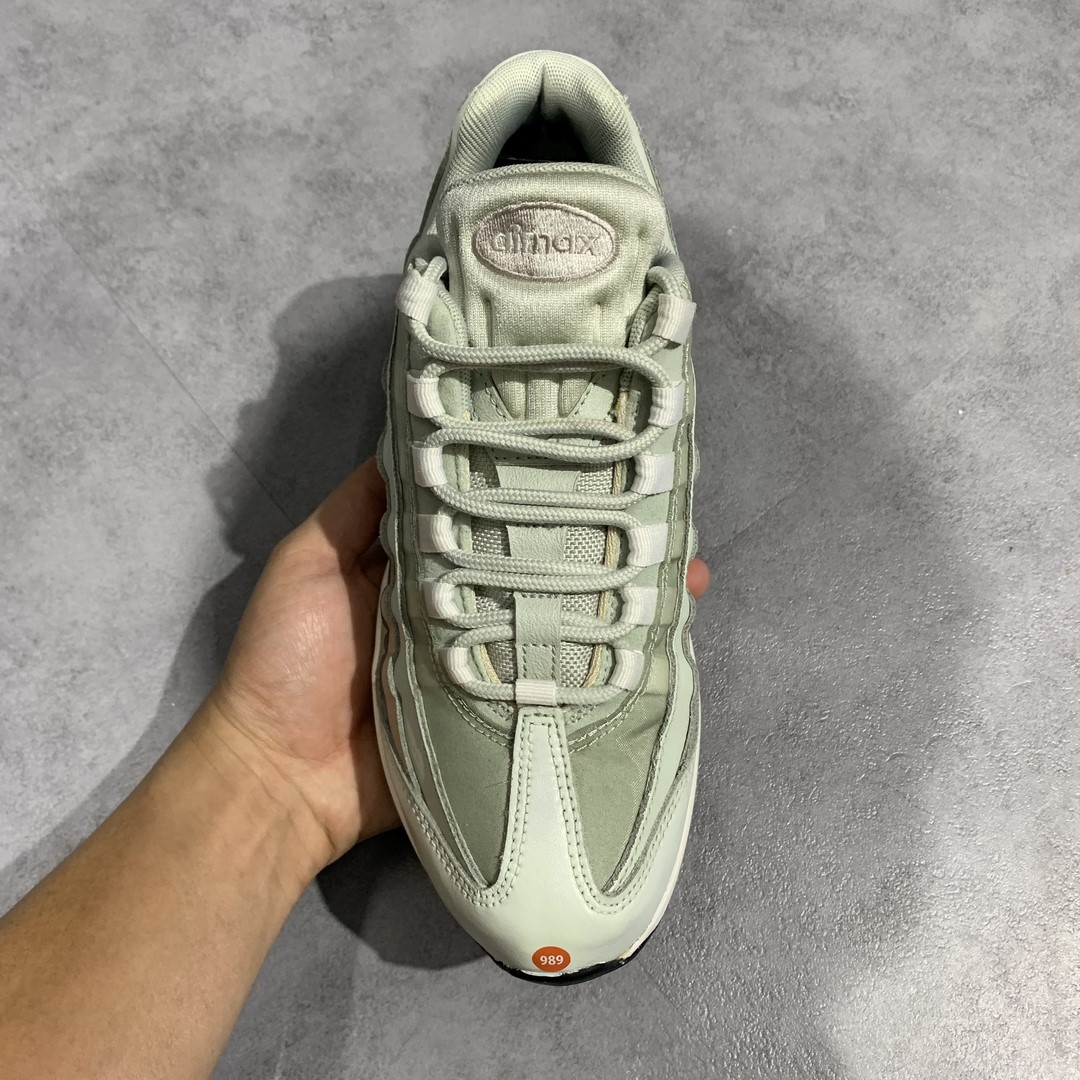 air max 95 moon particle