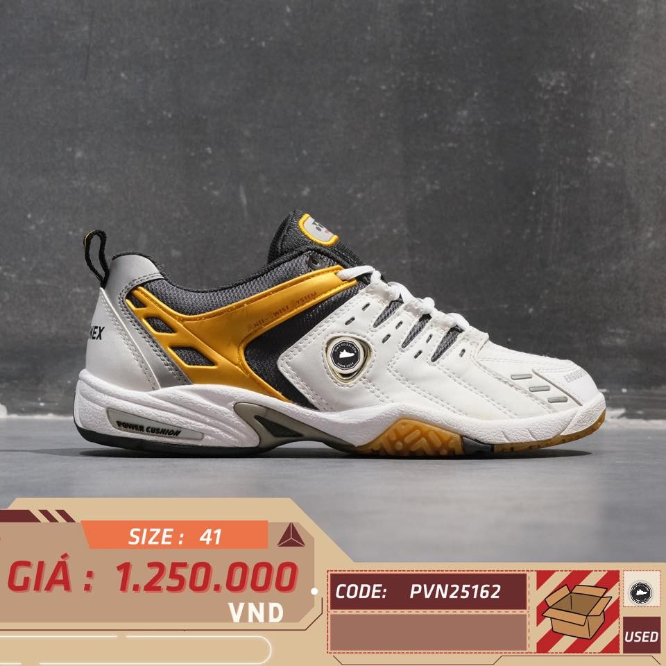 Yonex power cushion badminton trainers. Original retro orange design