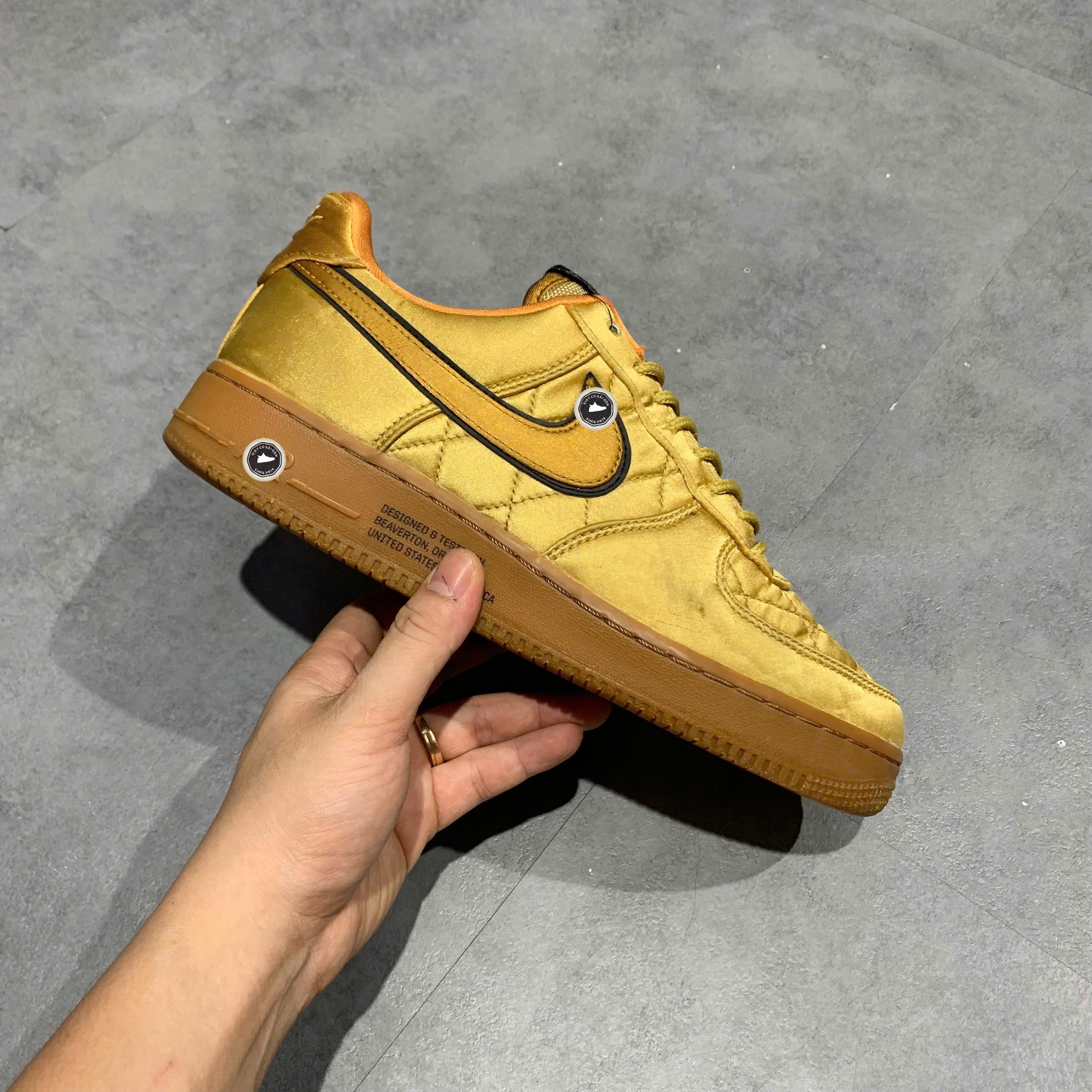 Nike Air Force 1 '07 LV8 Quilted Satin Club Gold - CU6724-777 - Size 41 - GIÀY 2HAND CHÍNH HÃNG PVN25763