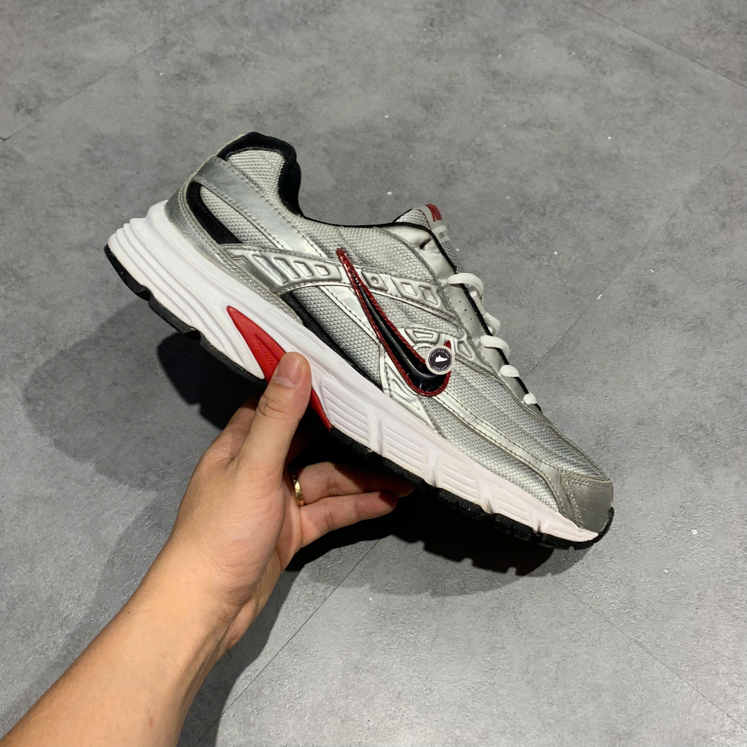 Nike Initiator Metallic Silver Red - 394055-001 - Size 44 - GIÀY 2HAND CHÍNH HÃNG PVN25710
