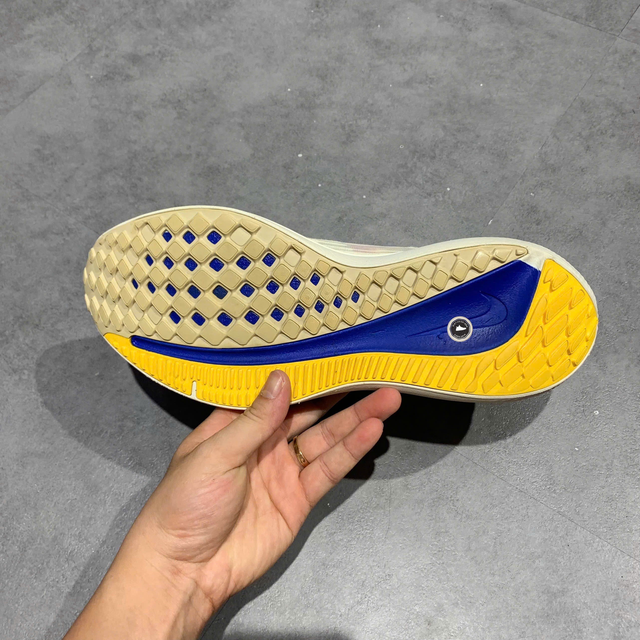 Nike Air Zoom Winflo 9 Premium Nike Moving Company - DV8997-100 - Size 43 - GIÀY 2HAND CHÍNH HÃNG PVN25858