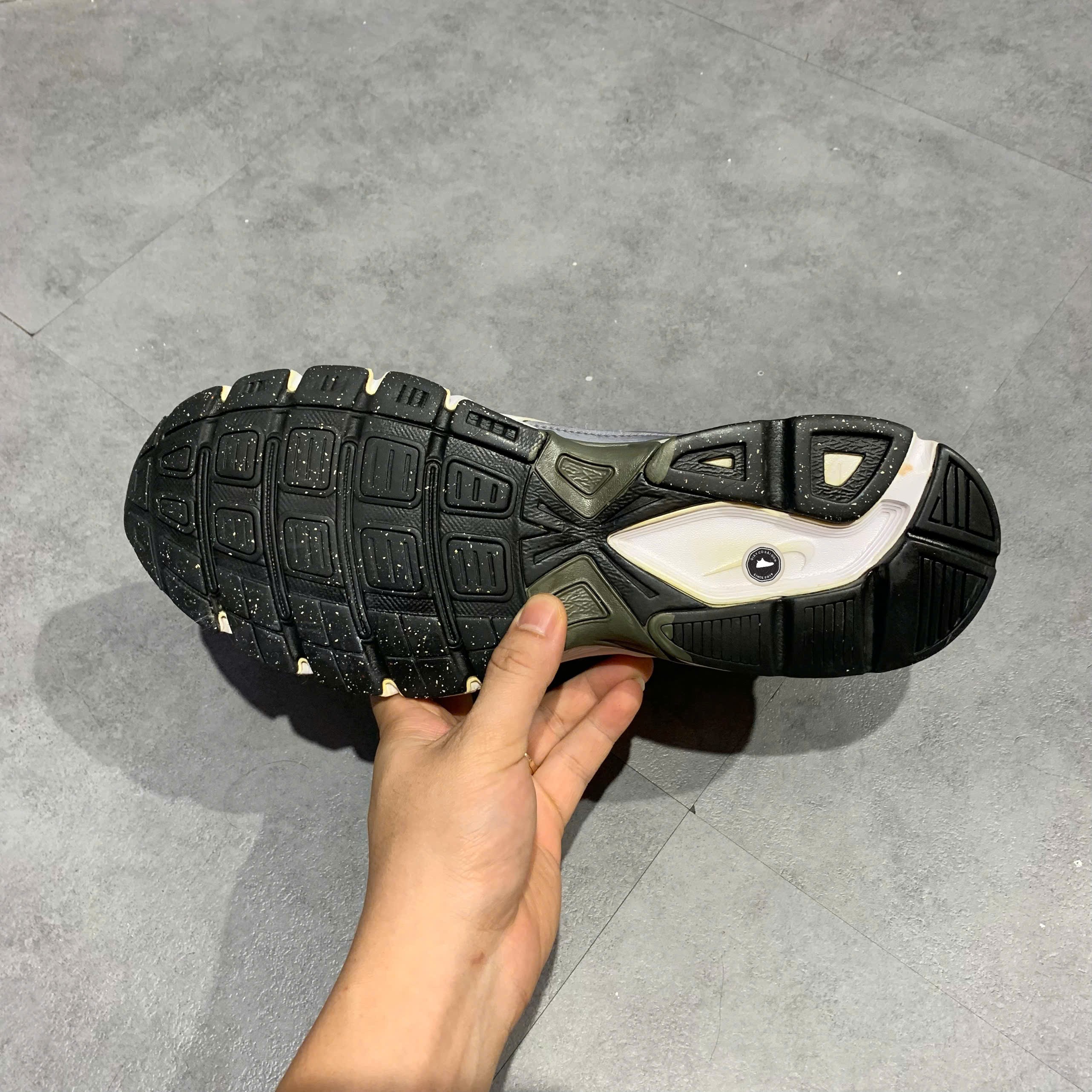 Nike Initiator 'Metallic Cool Grey' - 394055 101 - Size 45 - GIÀY 2HAND CHÍNH HÃNG PVN23527