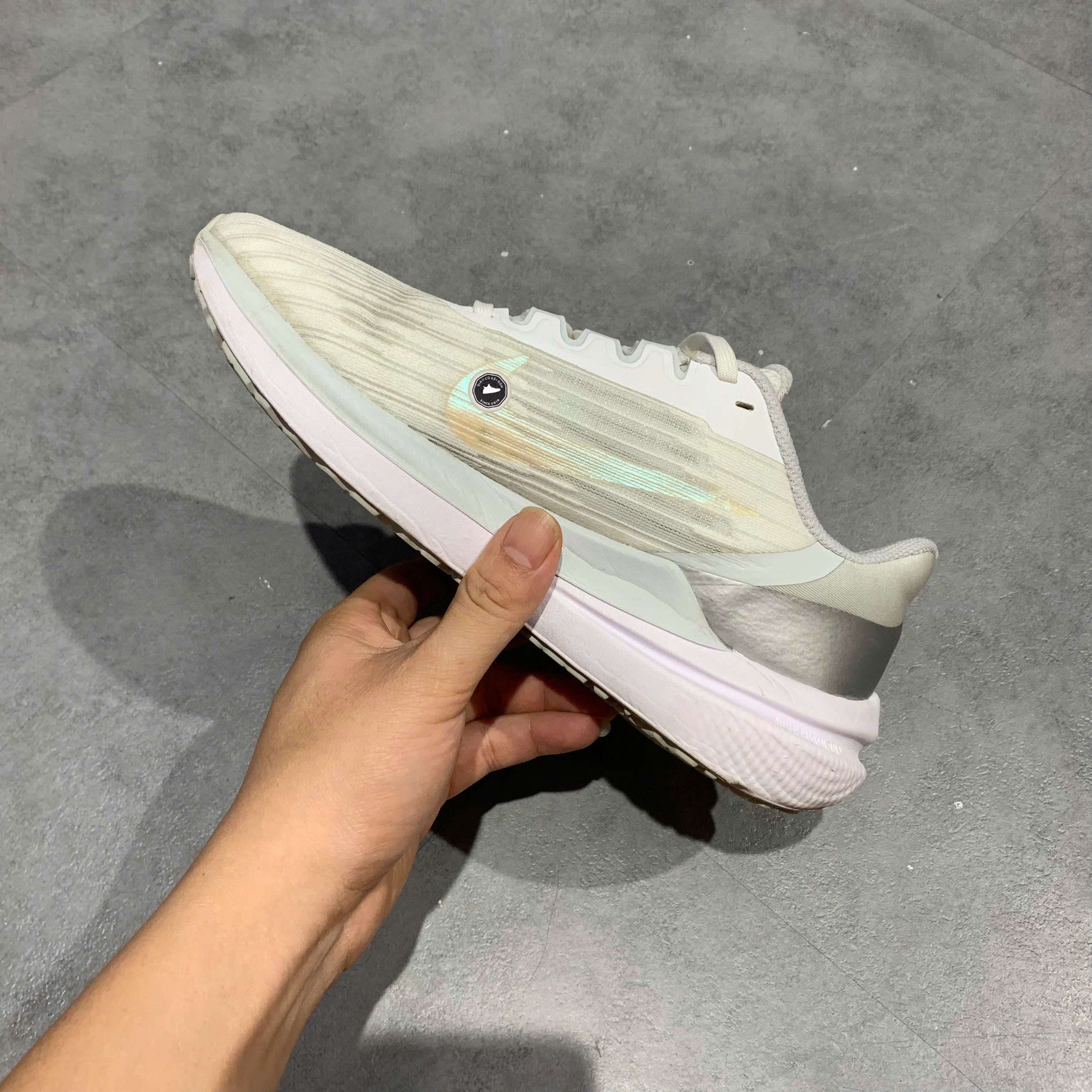 Nike Air Zoom Winflo 9 White Metallic Silver - DD8686 100 - Size 37.5 - GIÀY 2HAND CHÍNH HÃNG PVN23827