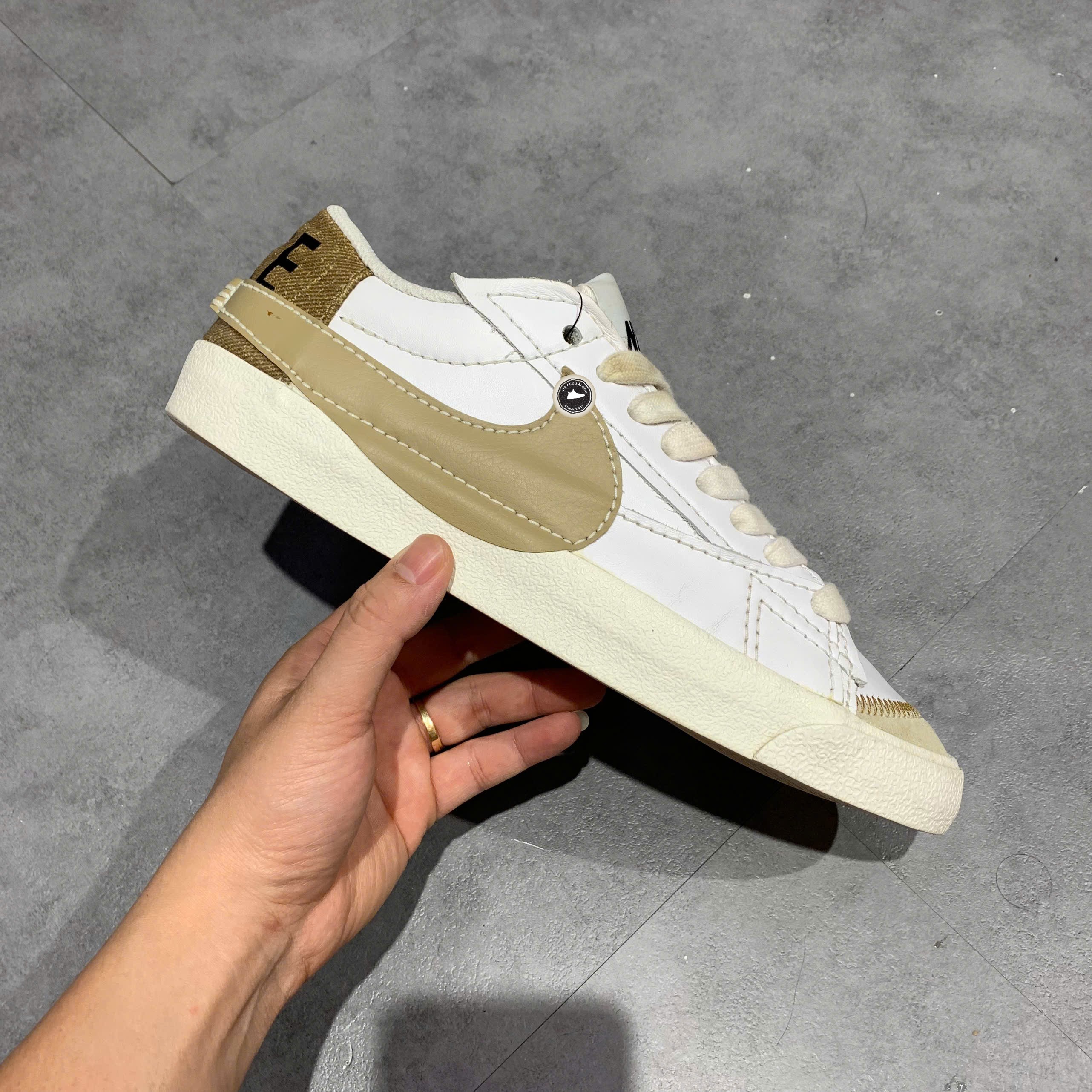 Nike Blazer Low '77 Jumbo White Khaki - DZ2772 121 - Size 44 - GIÀY 2HAND CHÍNH HÃNG PVN24185