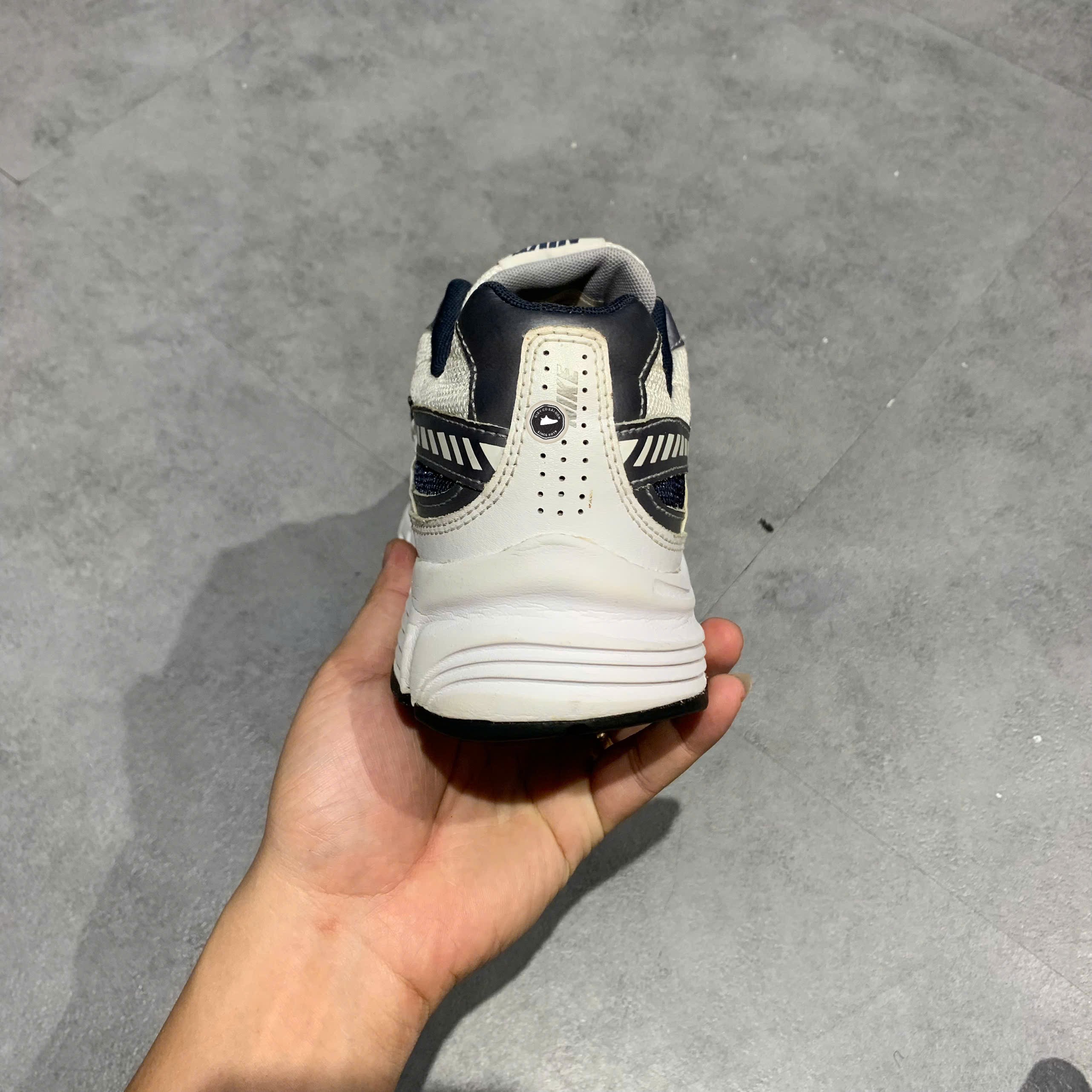 Nike Initiator White Obsidian Metallic Cool Grey - 394055 101 - Size 42 - GIÀY 2HAND CHÍNH HÃNG PVN24144