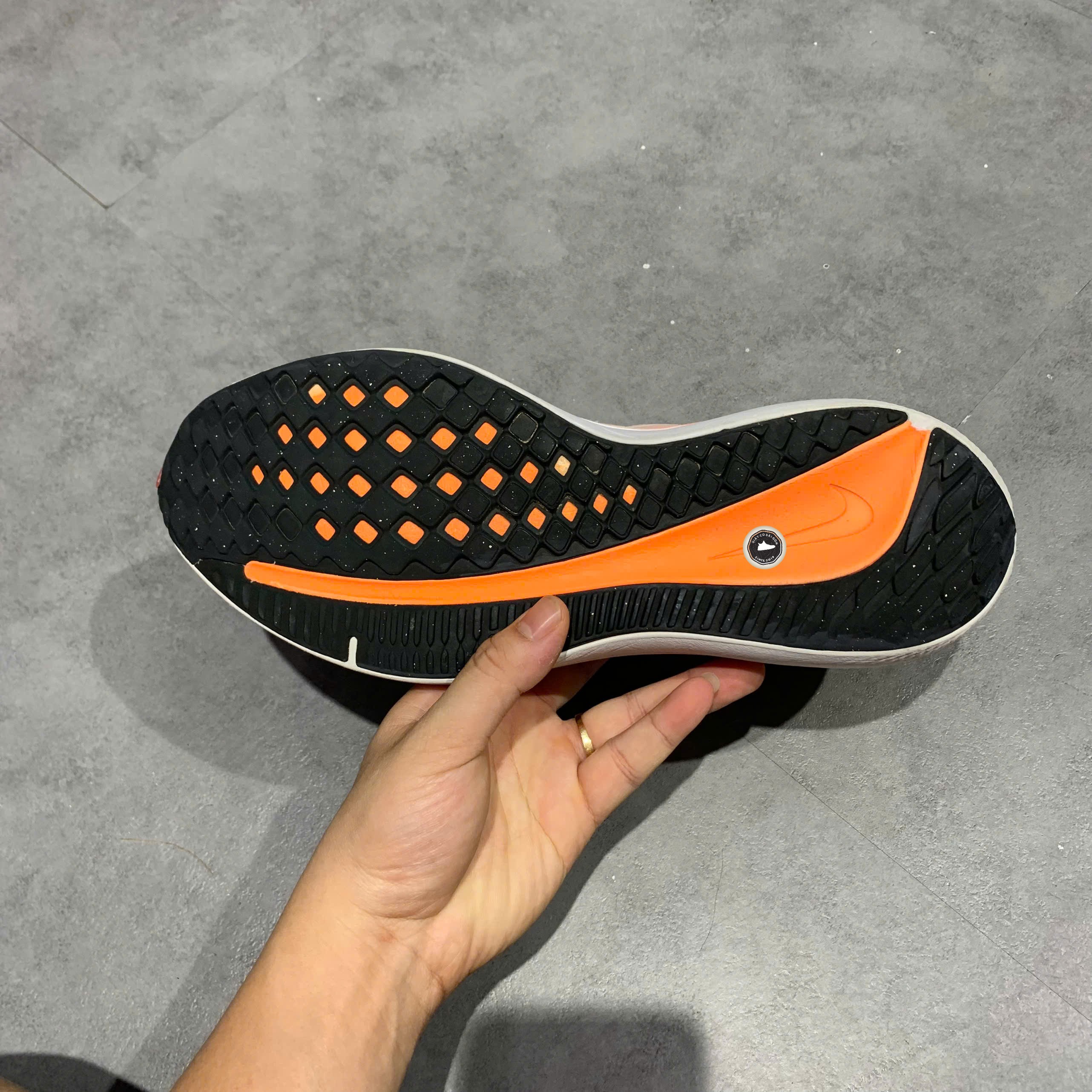 Nike Air Zoom Winflo 9 White Bright Crimson - DD6203 100 - Size 43 - GIÀY 2HAND CHÍNH HÃNG PVN24331