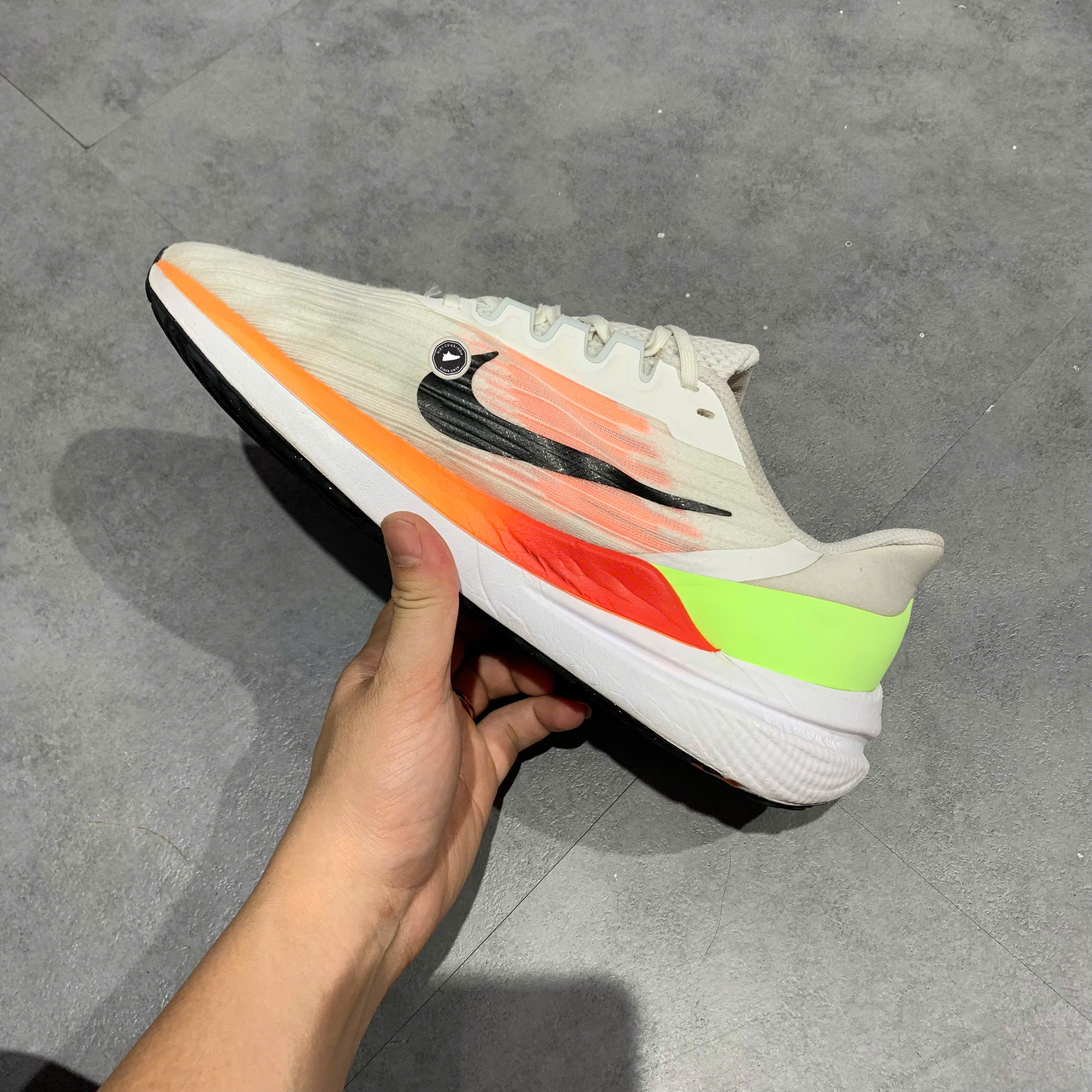 Nike Air Zoom Winflo 9 White Bright Crimson - DD6203 100 - Size 43 - GIÀY 2HAND CHÍNH HÃNG PVN24331