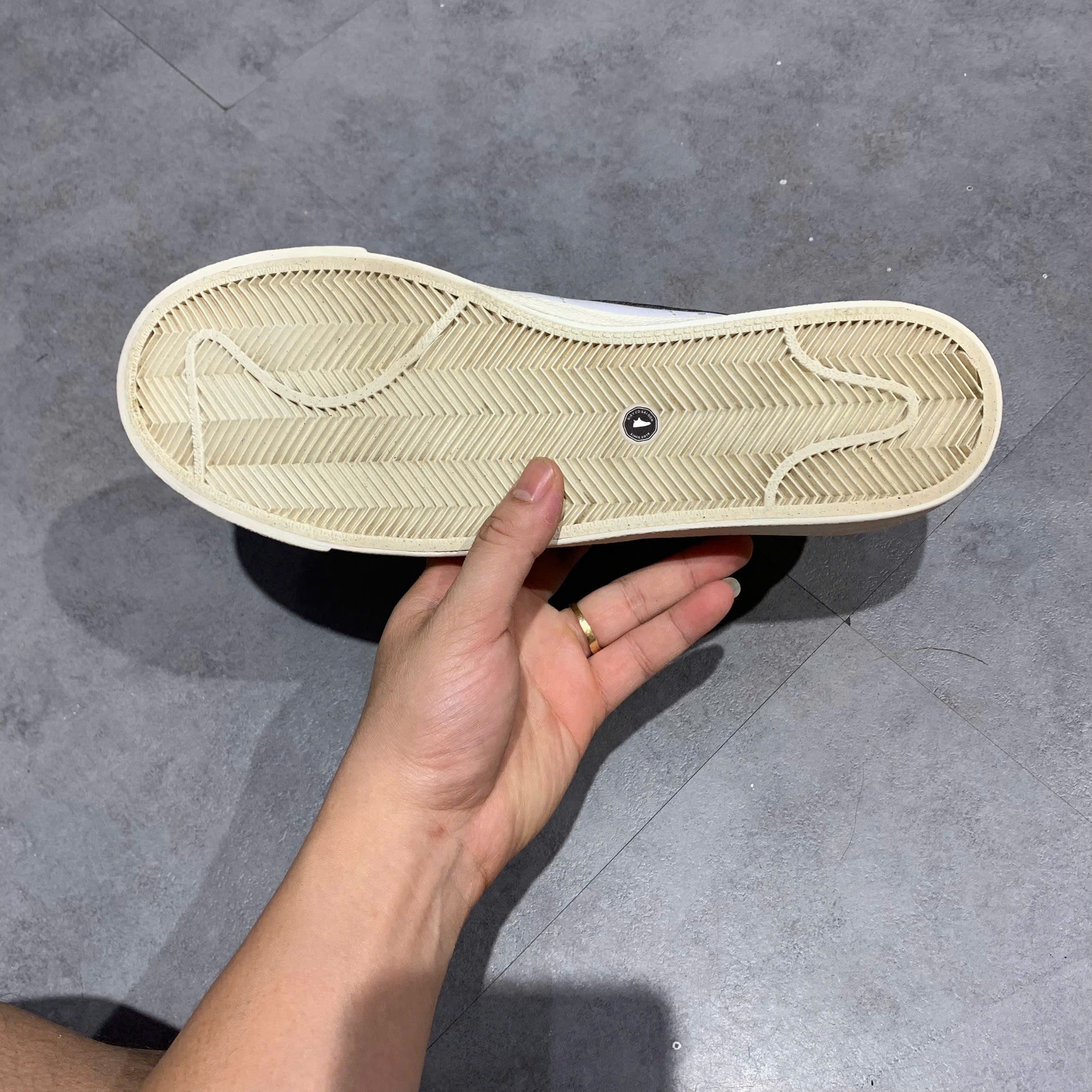 Nike Blazer Low '77 Vintage White Black - DA6364 101 - Size 44 - GIÀY 2HAND CHÍNH HÃNG PVN24406