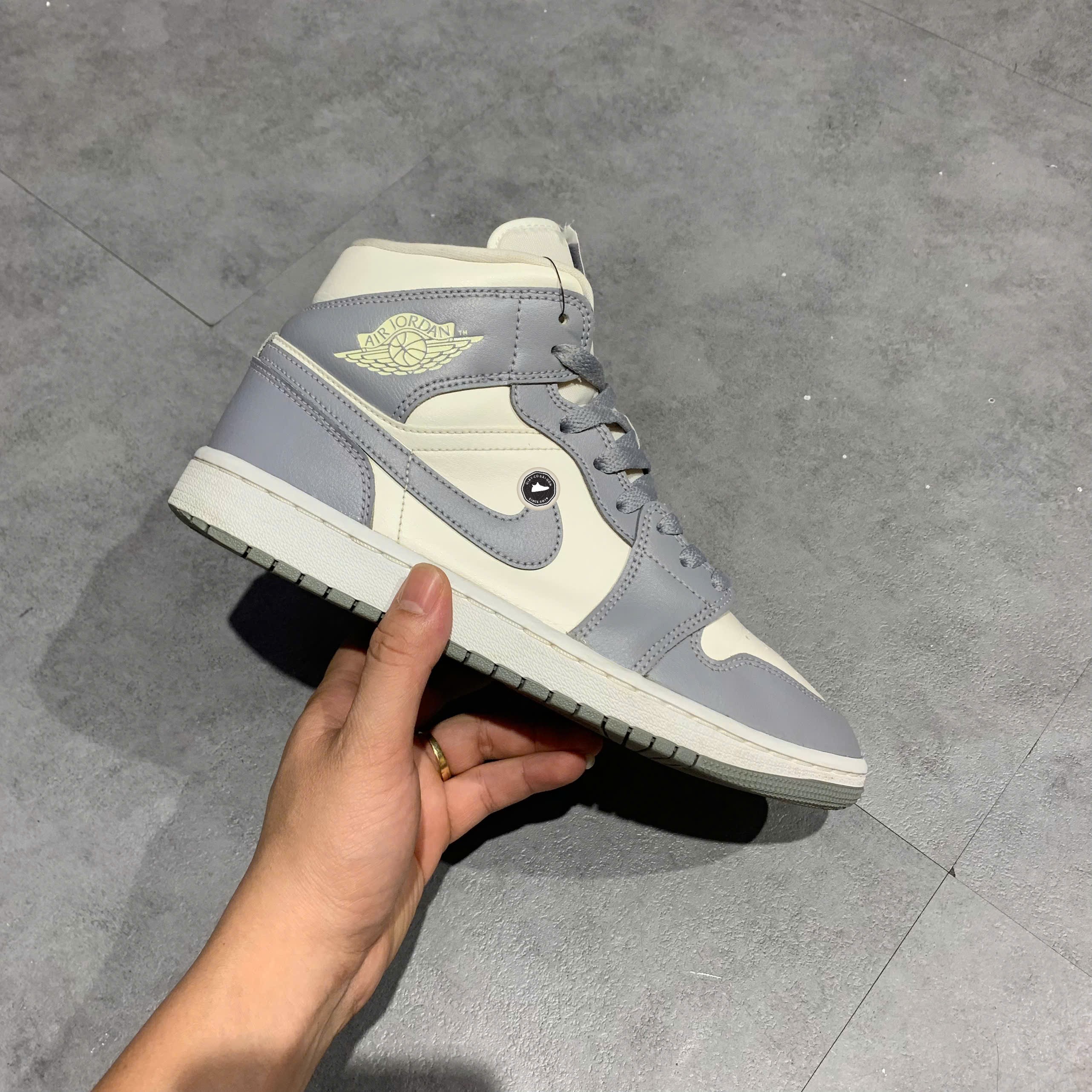 Air Jordan 1 Mid Stealth - BQ6472 115 - Size 40 - GIÀY 2HAND CHÍNH HÃNG 24026