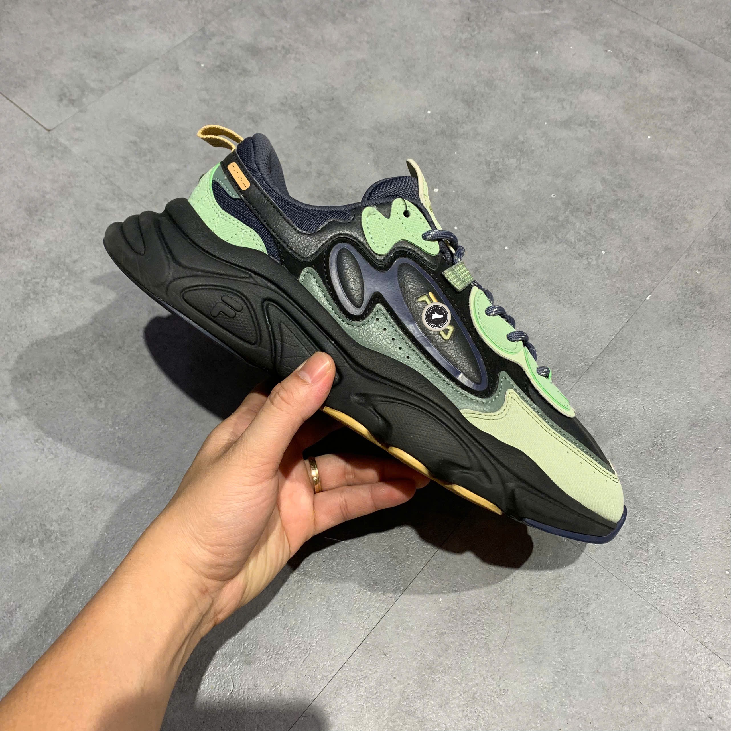 FILA Ray Tracer - F12M342111BBG - Size 42.5 - GIÀY 2HAND CHÍNH HÃNG PVN24753