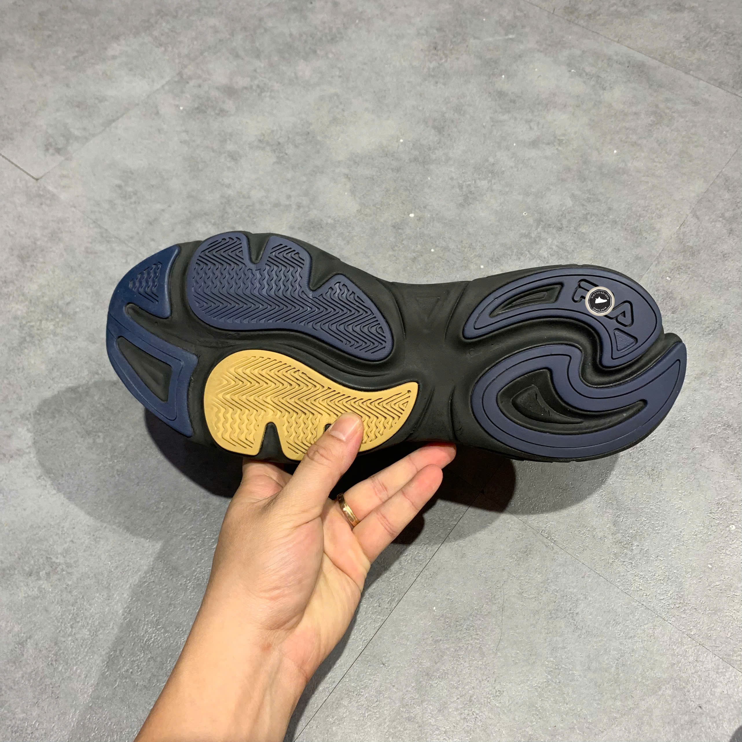 FILA Ray Tracer - F12M342111BBG - Size 42.5 - GIÀY 2HAND CHÍNH HÃNG PVN24753