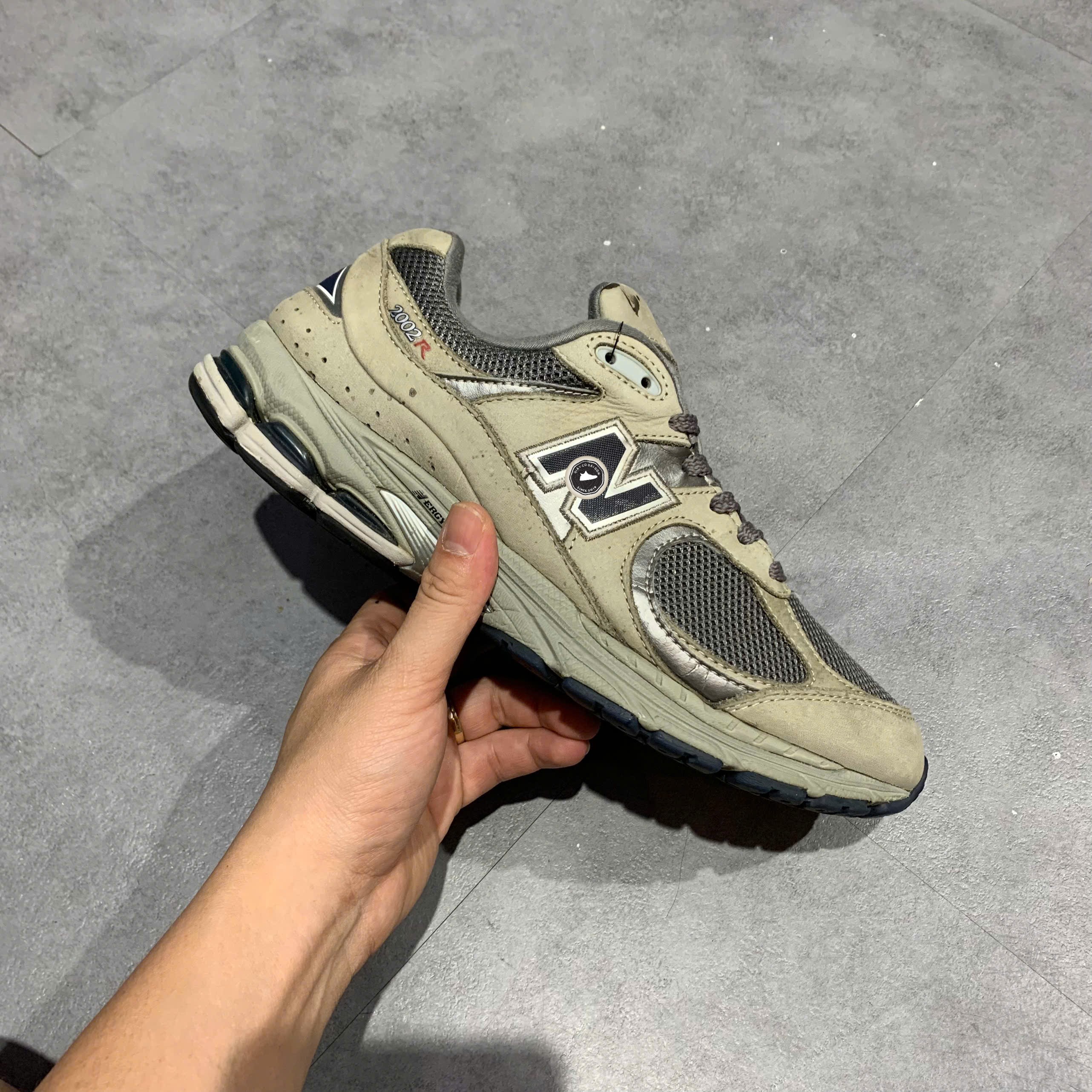 New Balance 2002R Light Grey - ML2002RA - Size 42.5 - GIÀY 2HAND CHÍNH HÃNG PVN25017