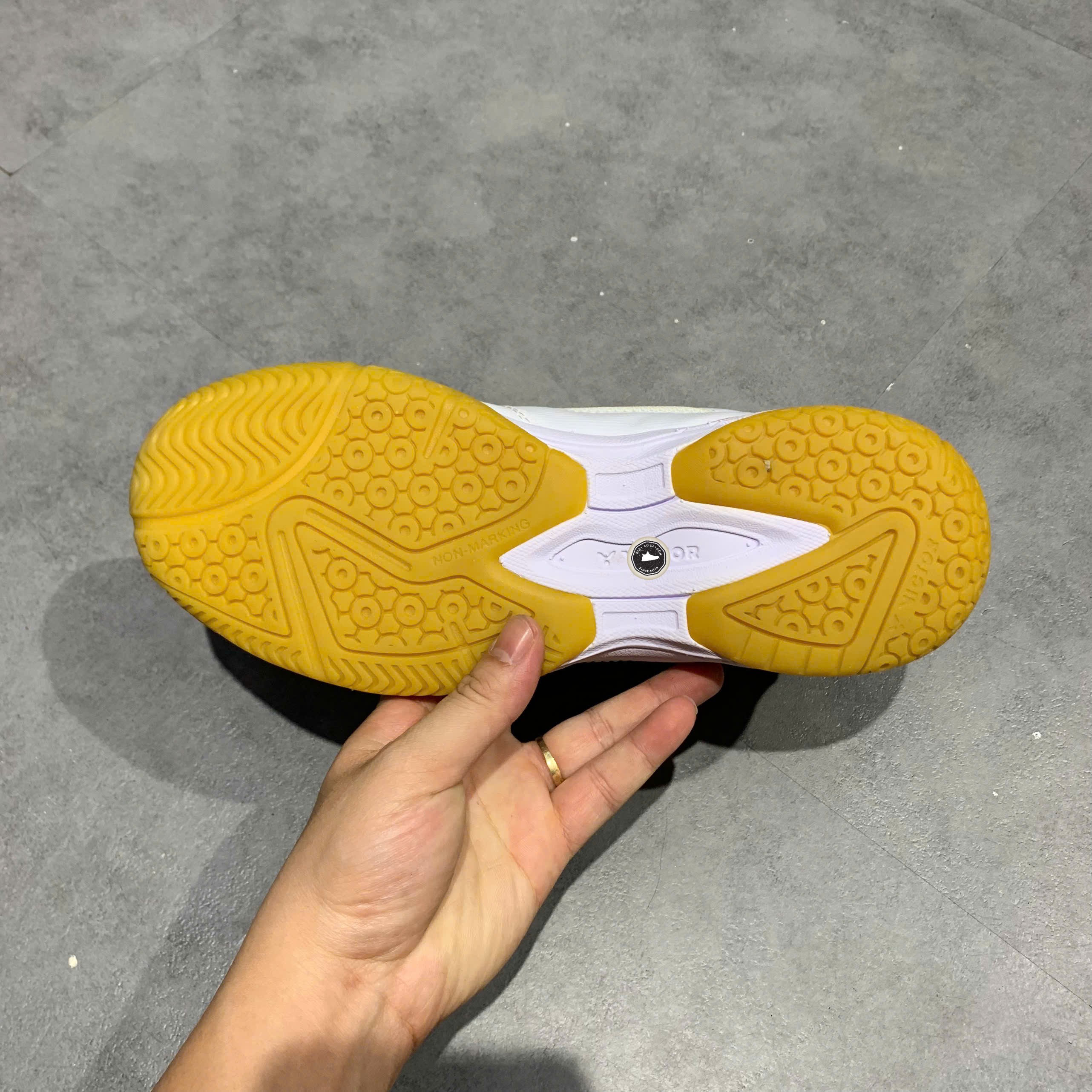 Victor A172 AD White Red - Size 42 - GIÀY 2HAND CHÍNH HÃNG PVN25092