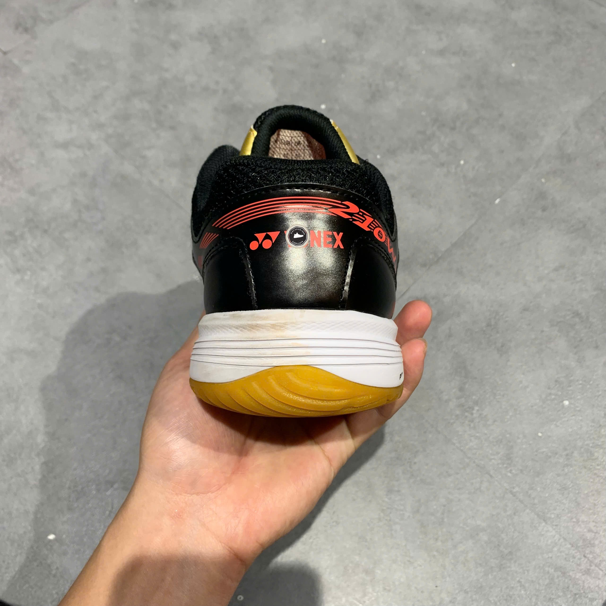 YONEX POWER CUSHION 210W (SHB210W) MÀU VÀNG ĐỒNG - Size 42 - GIÀY 2HAND CHÍNH HÃNG PVN25146