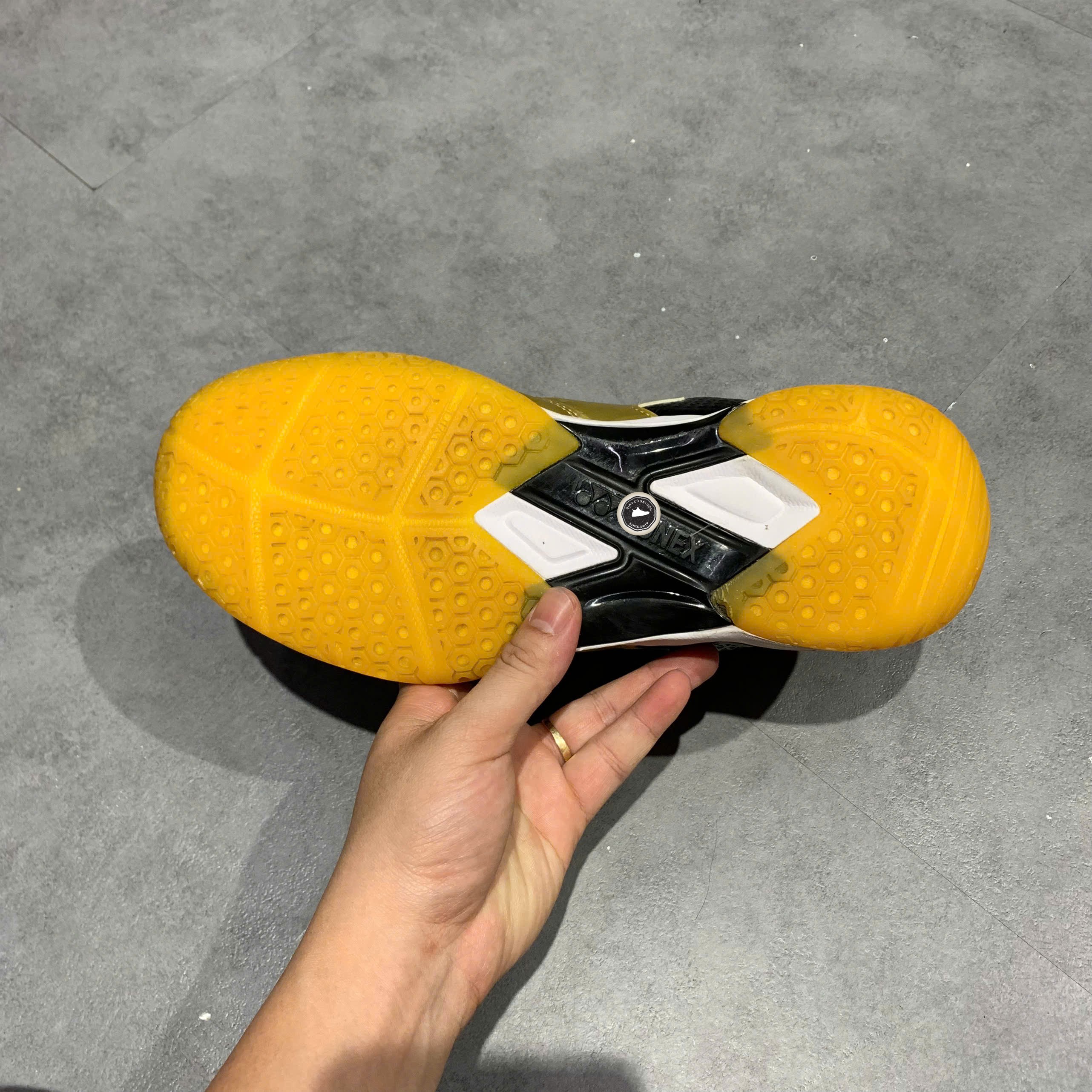 YONEX POWER CUSHION 210W (SHB210W) MÀU VÀNG ĐỒNG - Size 42 - GIÀY 2HAND CHÍNH HÃNG PVN25146