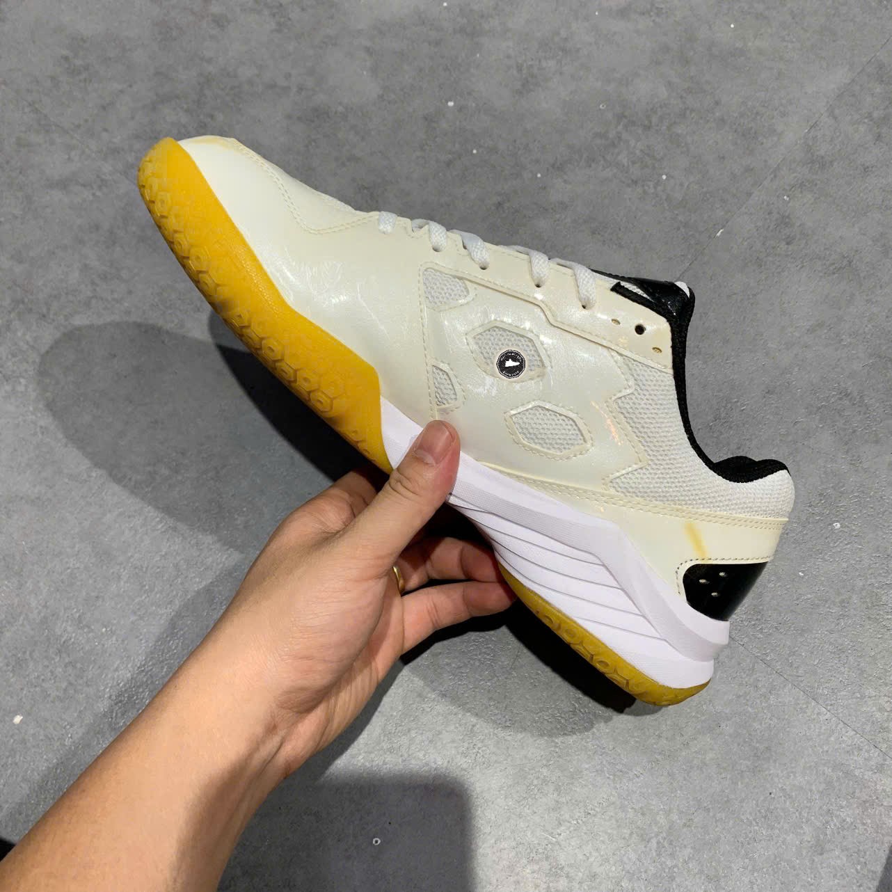 Yonex Power Cushion 101CR White Gold - Size 44 - GIÀY 2HAND CHÍNH HÃNG PVN25239