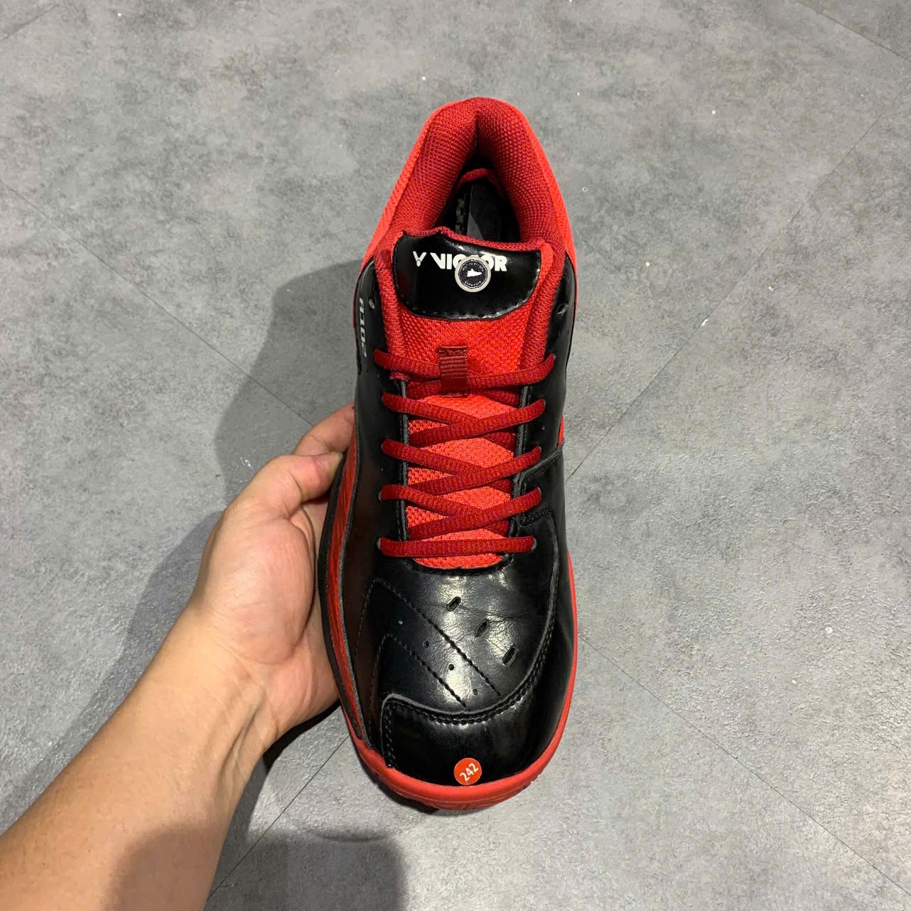 GIÀY CẦU LÔNG VICTOR A102CD - ĐEN ĐỎ - Size 43 - GIÀY 2HAND CHÍNH HÃNG PVN25231
