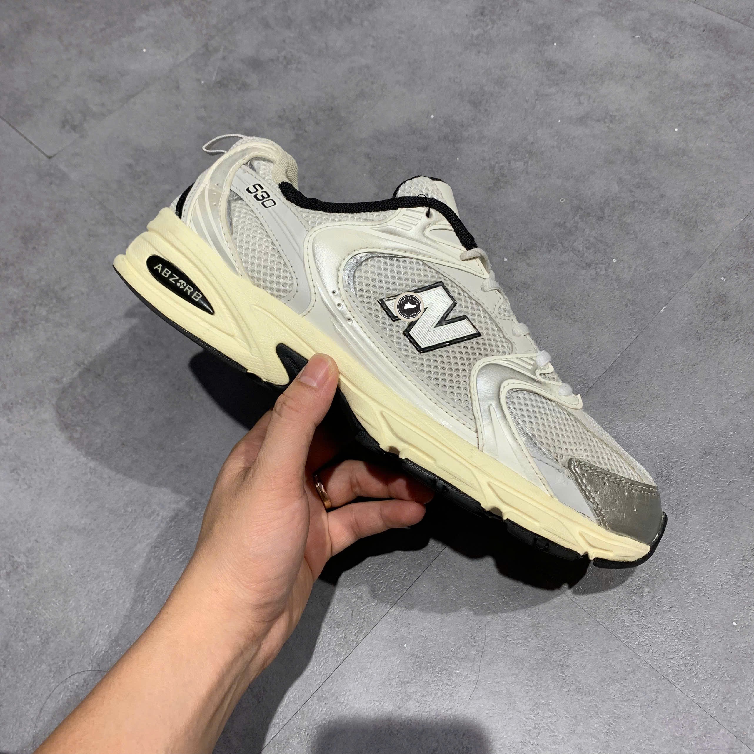 New Balance 530 Munsell White Silver Metallic - MR530EMA - Size 43.5 - GIÀY 2HAND CHÍNH HÃNG PVN25633