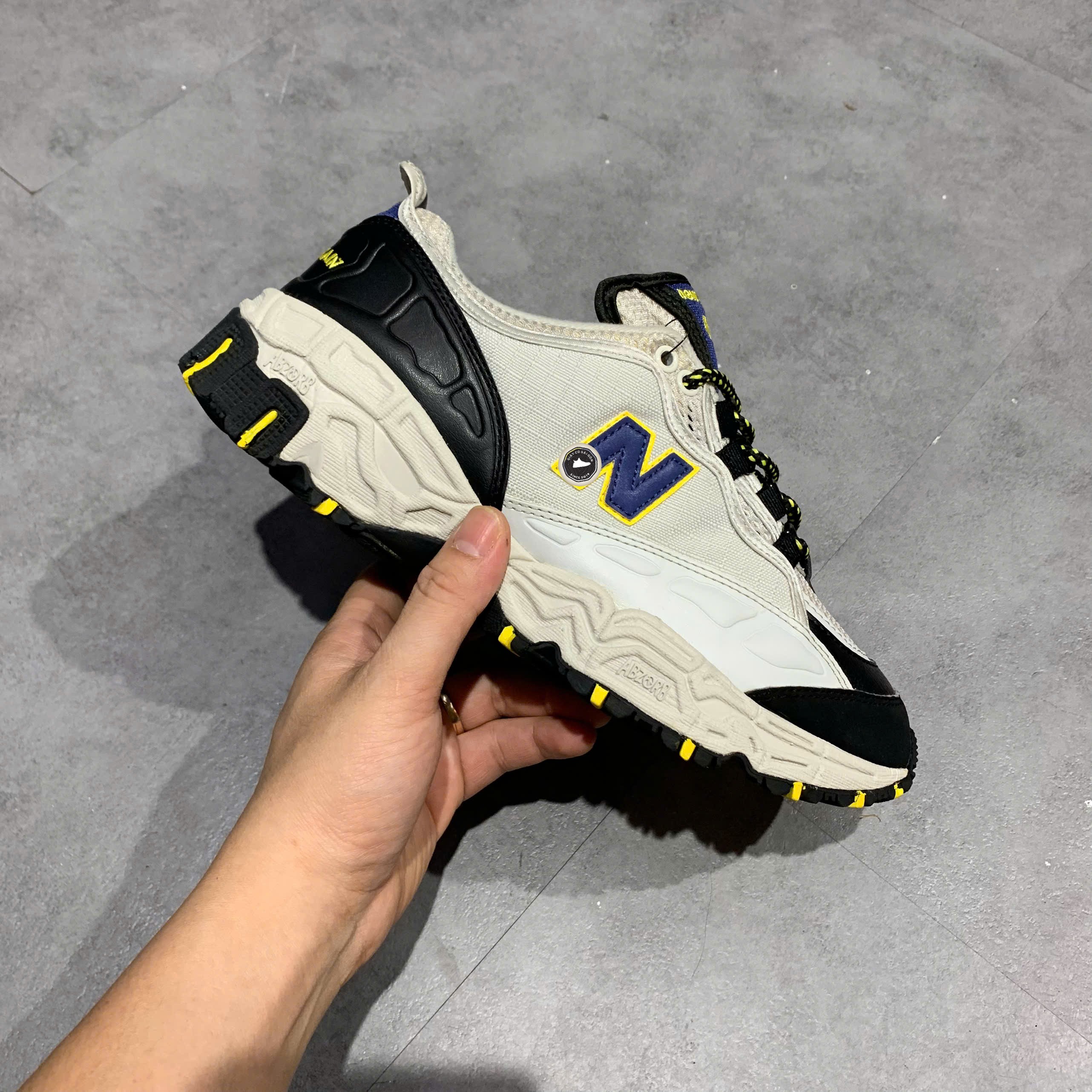 Giày Chạy bộ New Balance 801 All Terrain White Black Yellow - ML801BE - Size 40 - GIÀY 2HAND CHÍNH HÃNG PVN25282