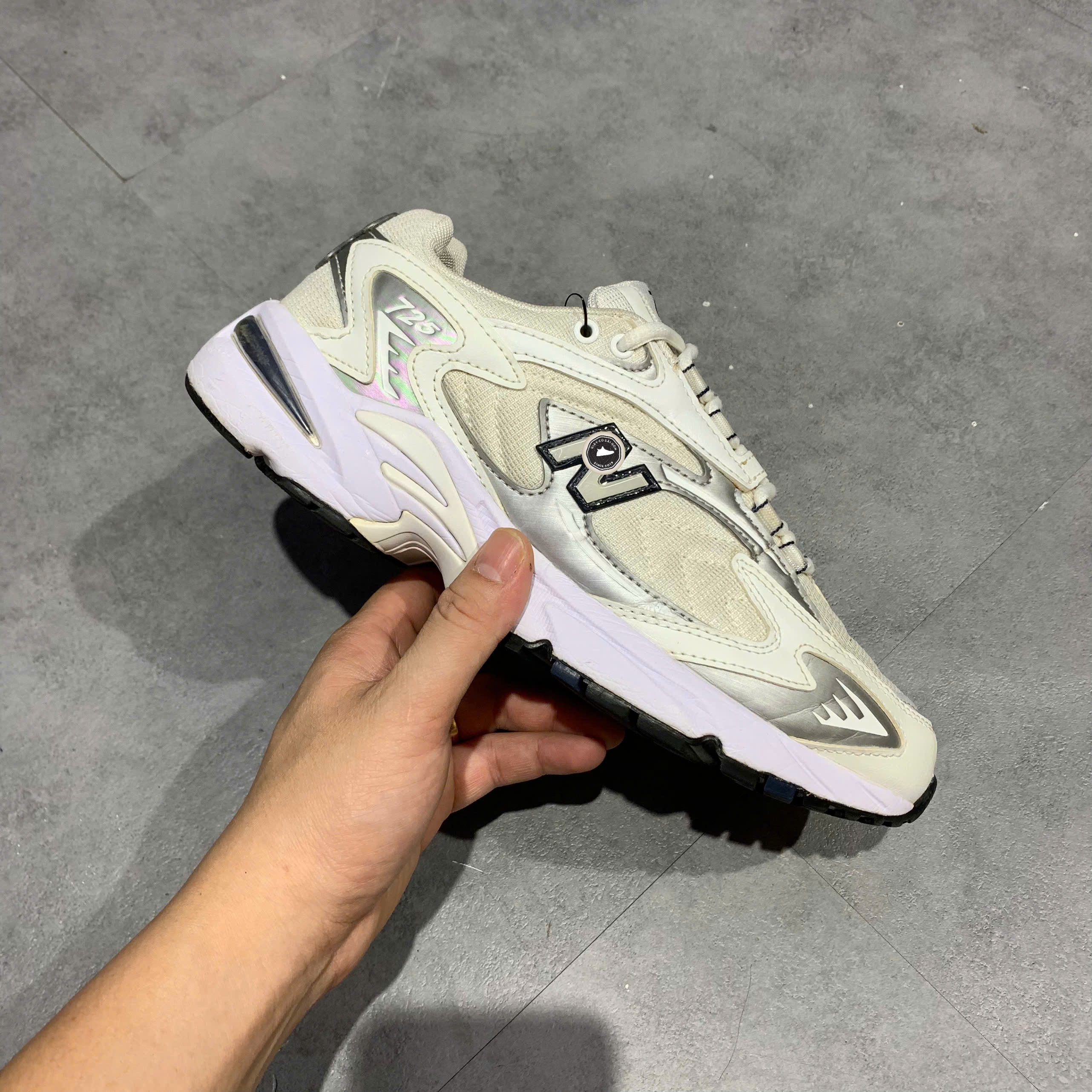Giày Chạy Bộ New Balance 725 Moonbeam - ML725G - Size 40 - GIÀY 2HAND CHÍNH HÃNG PVN25284