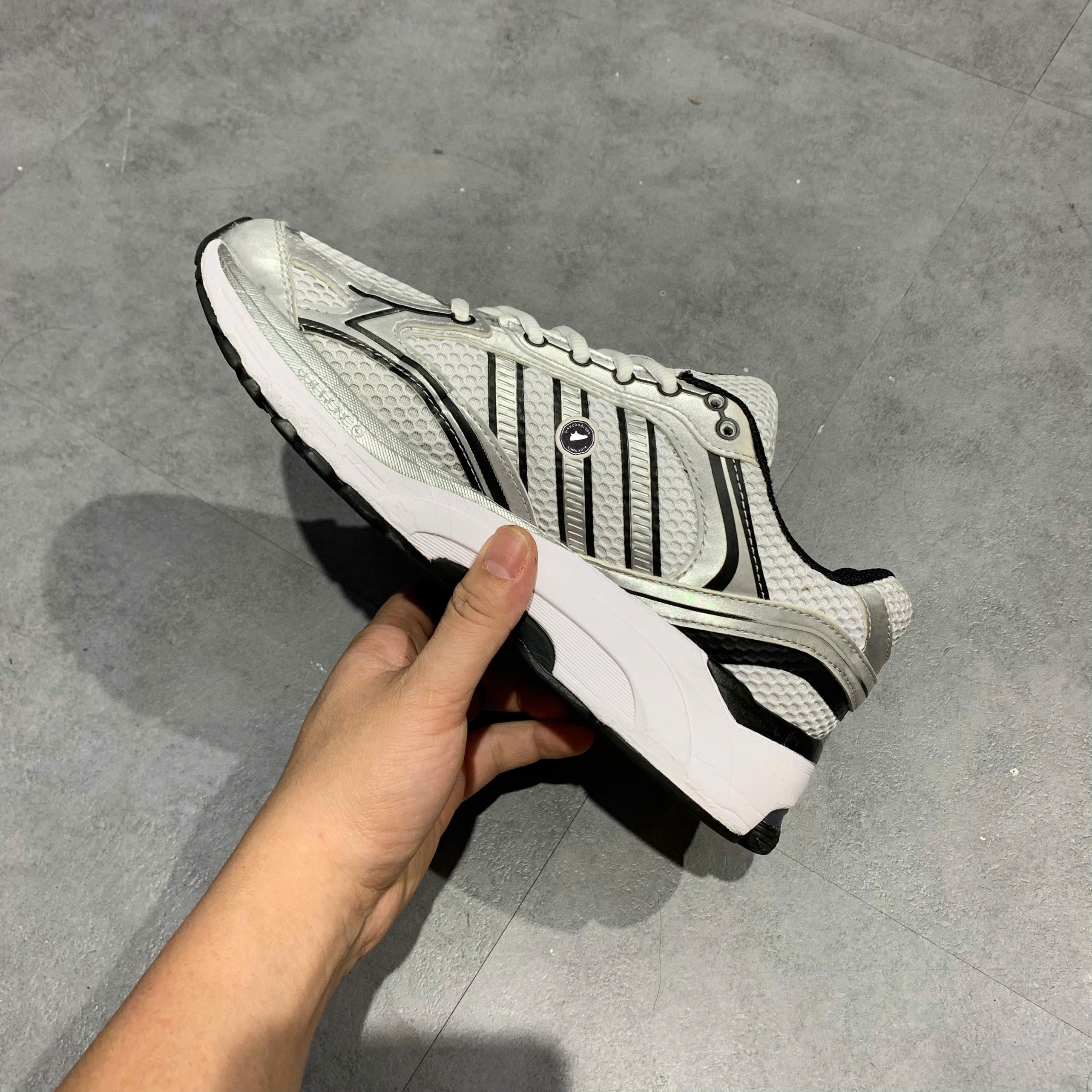 Giày Chạy Bộ Adidas Supernova Cushion 7 White Black Silver - GW6786 - Size 40 - GIÀY 2HAND CHÍNH HÃNG PVN