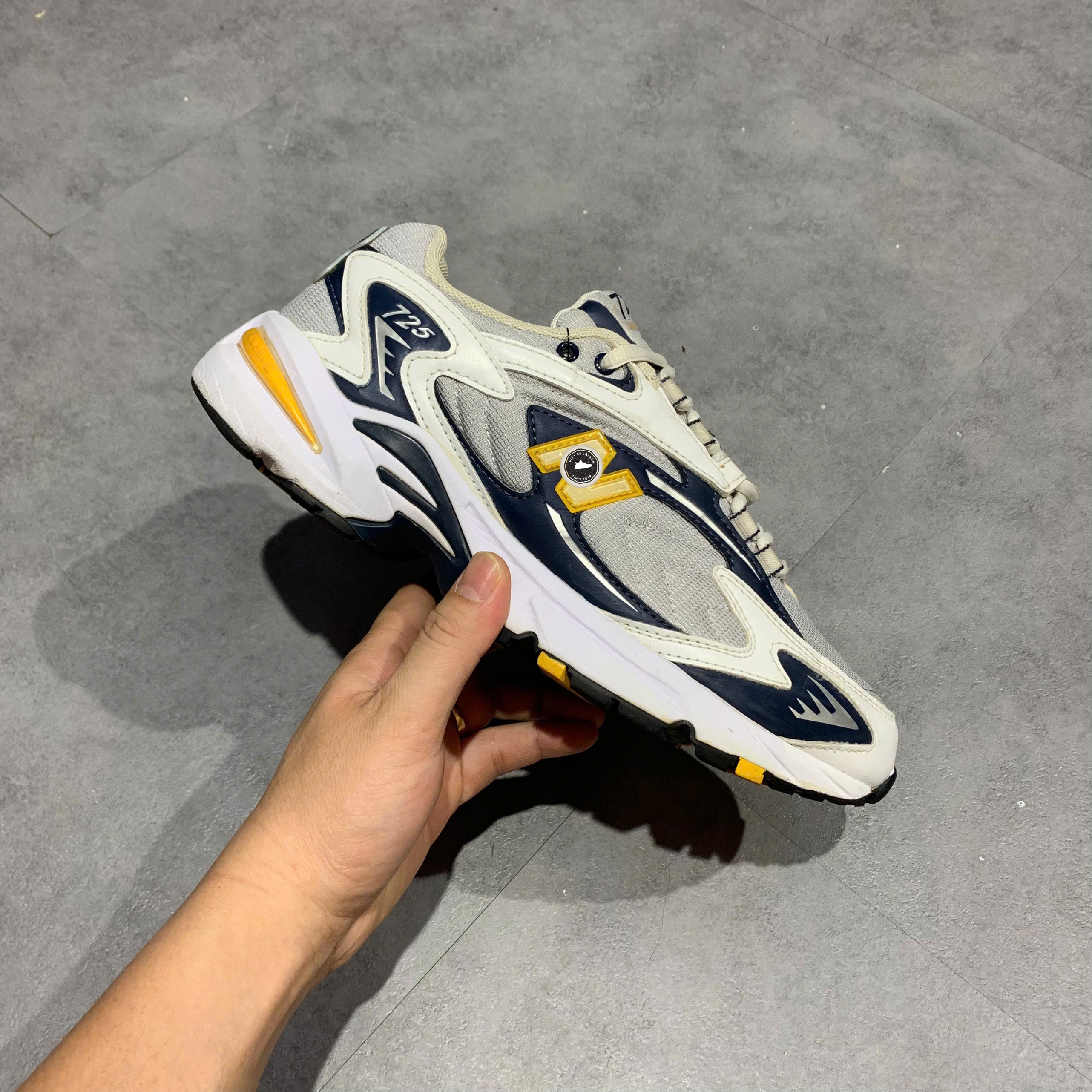 New Balance 725 White Navy Yellow - ML725A - Size 40.5 - GIÀY 2HAND CHÍNH HÃNG PVN25334