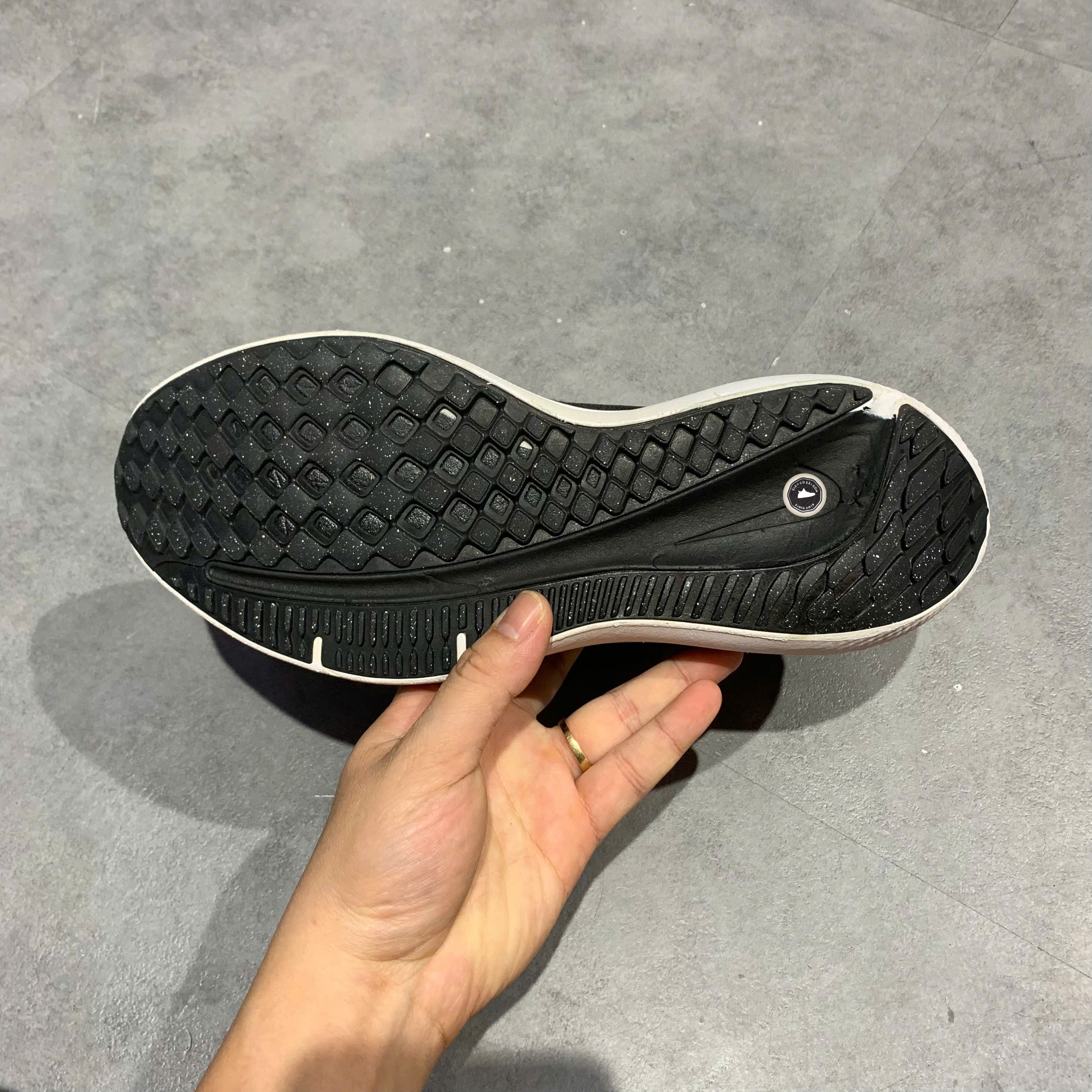 Nike Air Zoom Winflo 10 Black White - DV4022-001 - Size 41 1/3 - GIÀY 2HAND CHÍNH HÃNG PVN25405