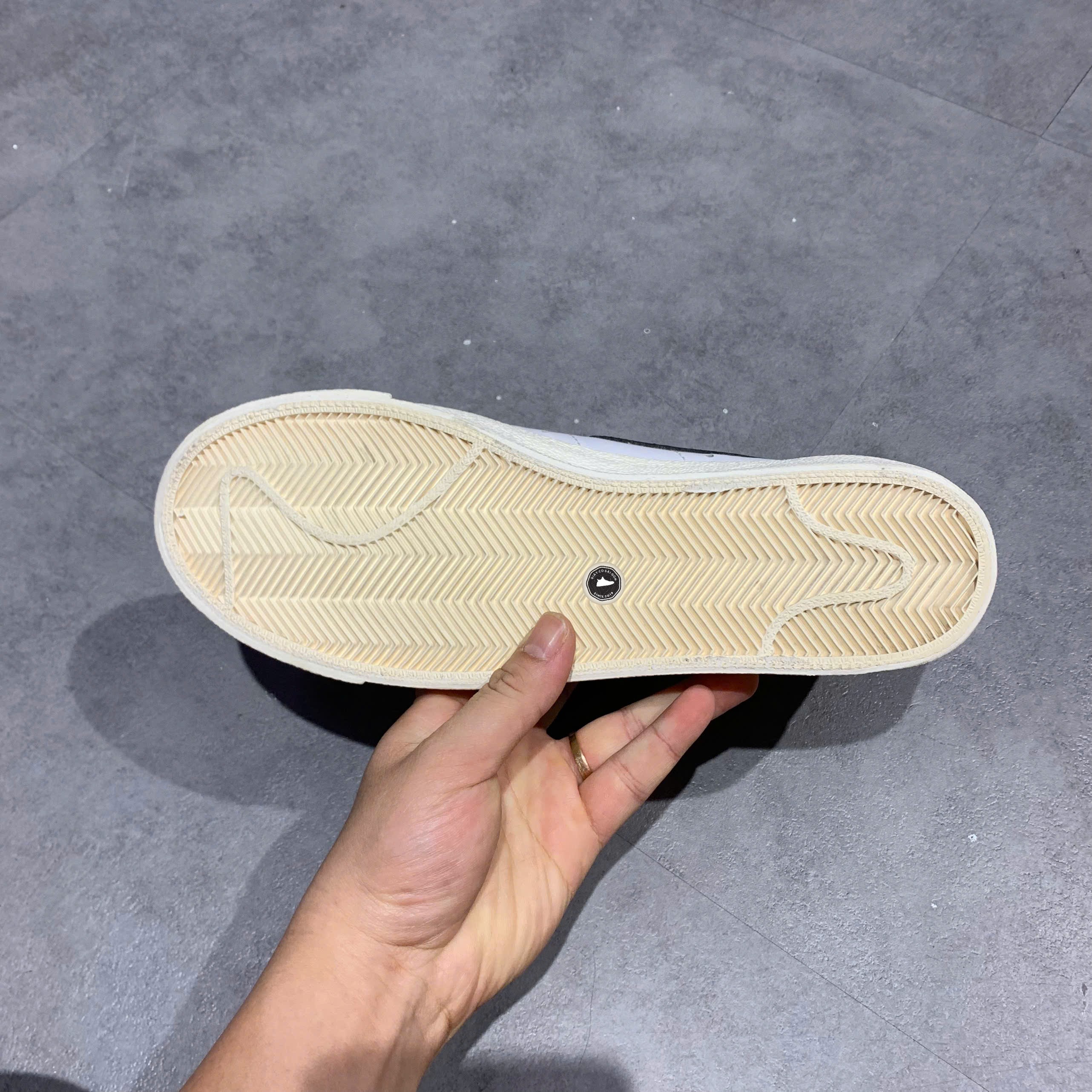 Nike Blazer Low '77 Vintage White Black - DA6364-101 - Size 42 - GIÀY 2HAND CHÍNH HÃNG PVN25622