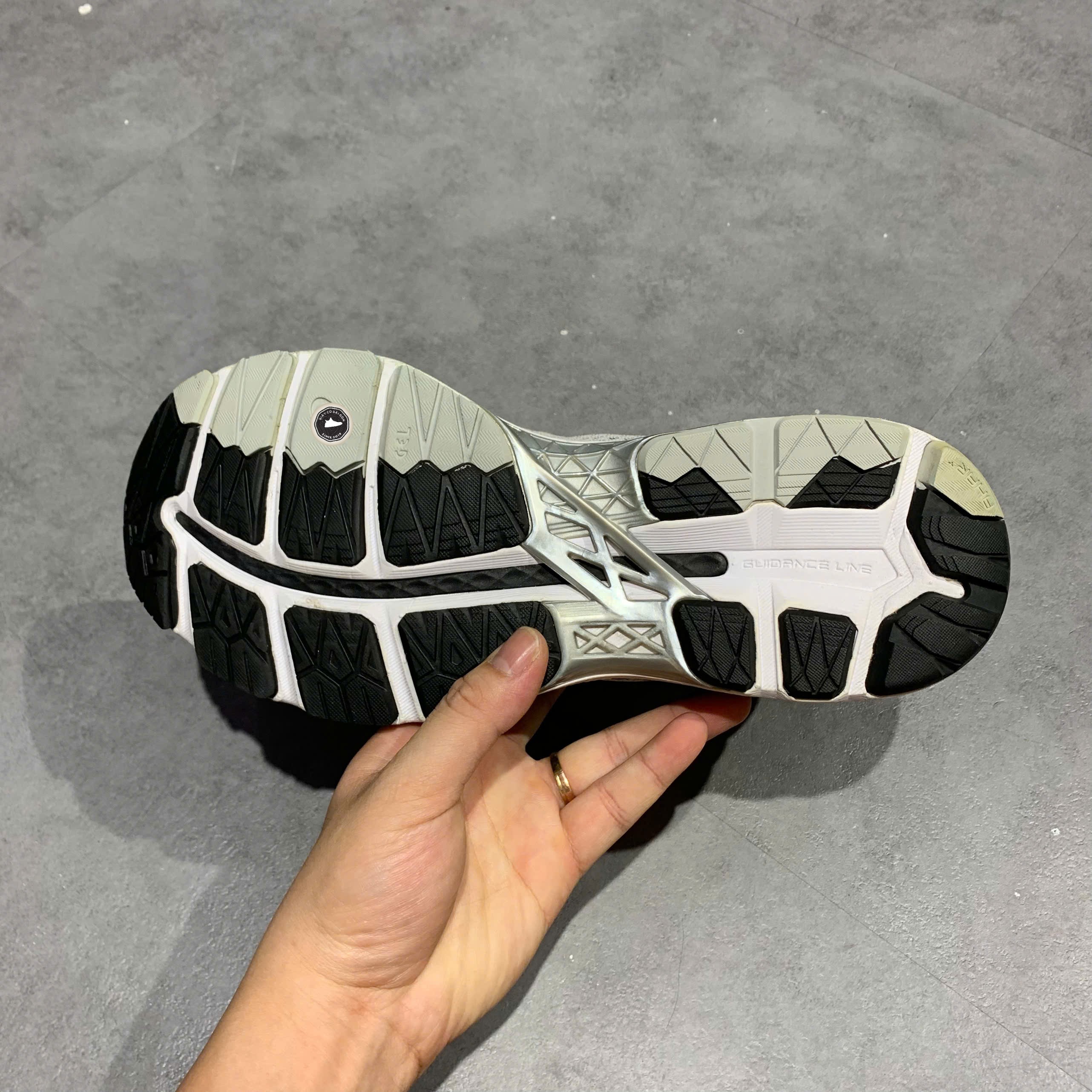 Asics Gel-Kayano 24 Silver Black (4E Extra Wide) - T7A1N - Size 42 - GIÀY 2HAND CHÍNH HÃNG PVN25607