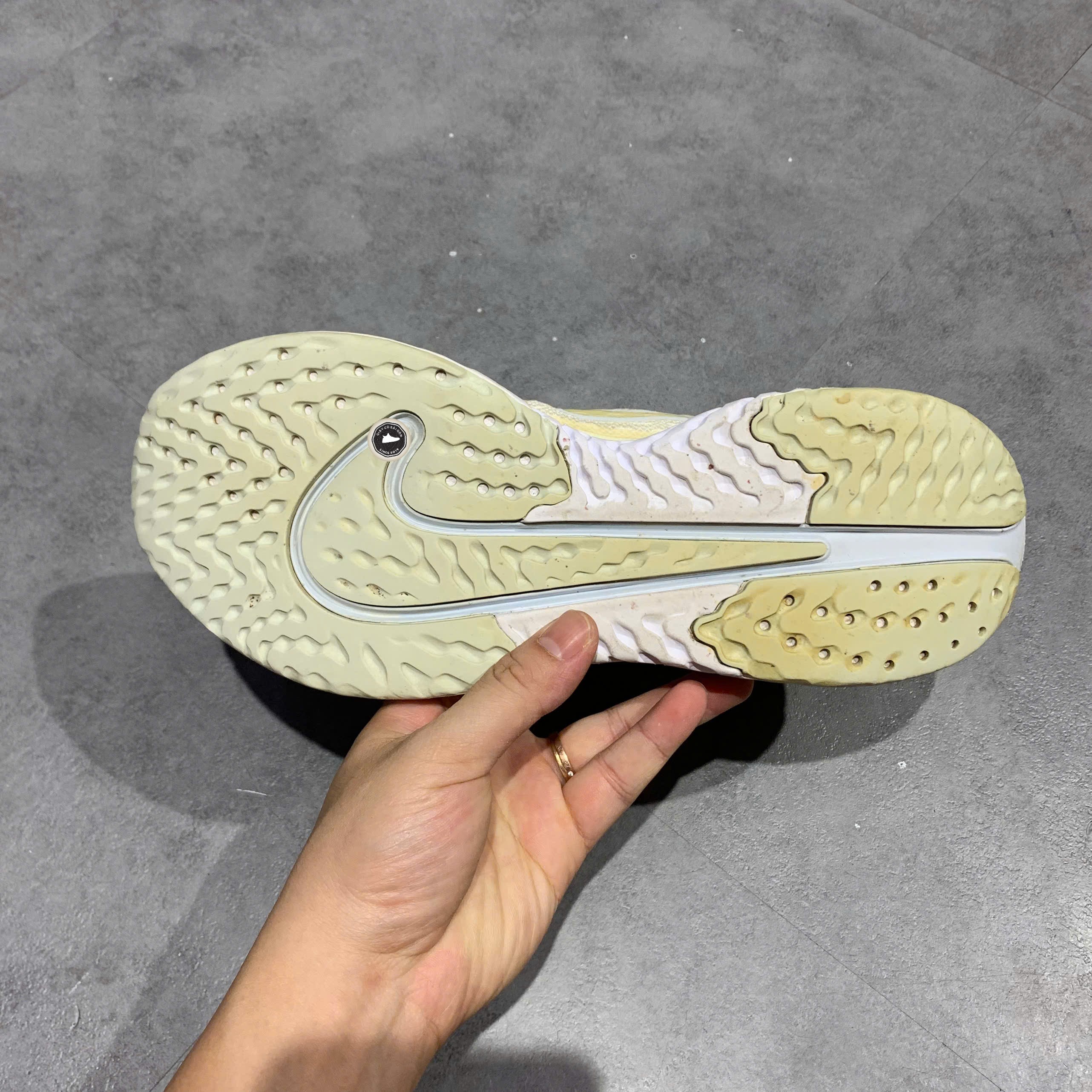 Nike Legend React 2 White Pure Platinum - AT1369-100 - Size 40.5 - GIÀY 2HAND CHÍNH HÃNG PVN25758