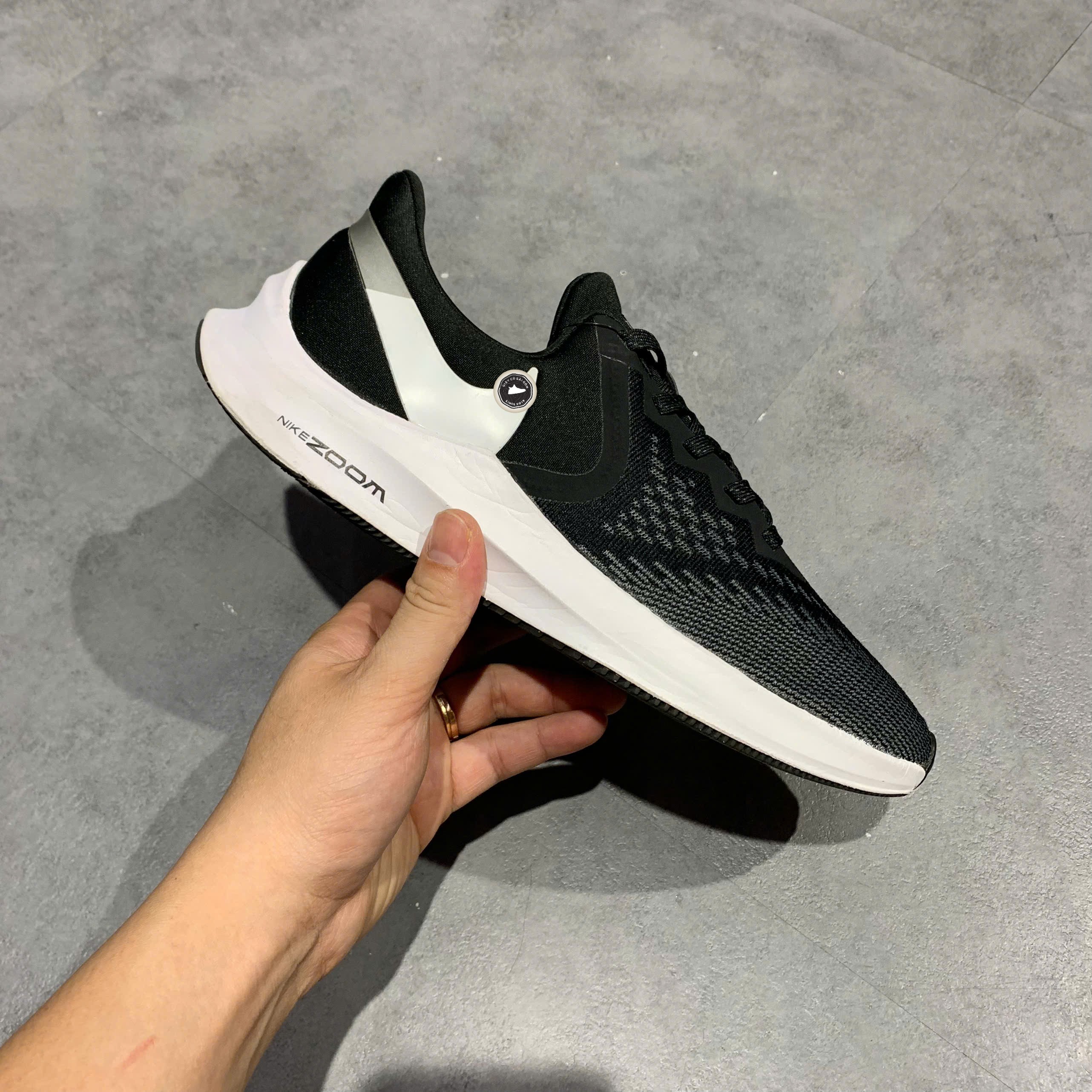 Nike Air Zoom Winflo 6 Black White - AQ8228-003 - Size 40 - GIÀY 2HAND CHÍNH HÃNG PVN25770