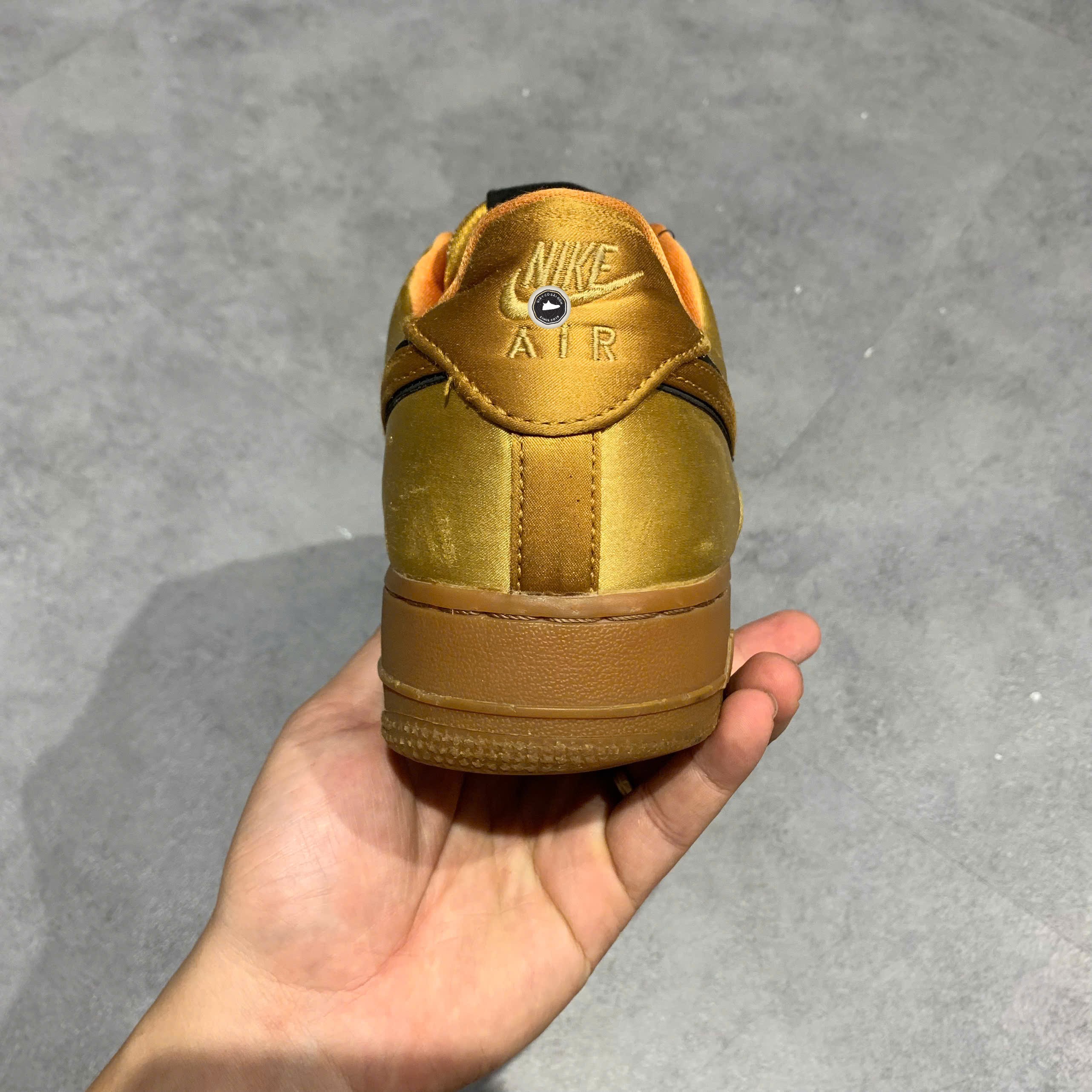 Nike Air Force 1 '07 LV8 Quilted Satin Club Gold - CU6724-777 - Size 41 - GIÀY 2HAND CHÍNH HÃNG PVN25763