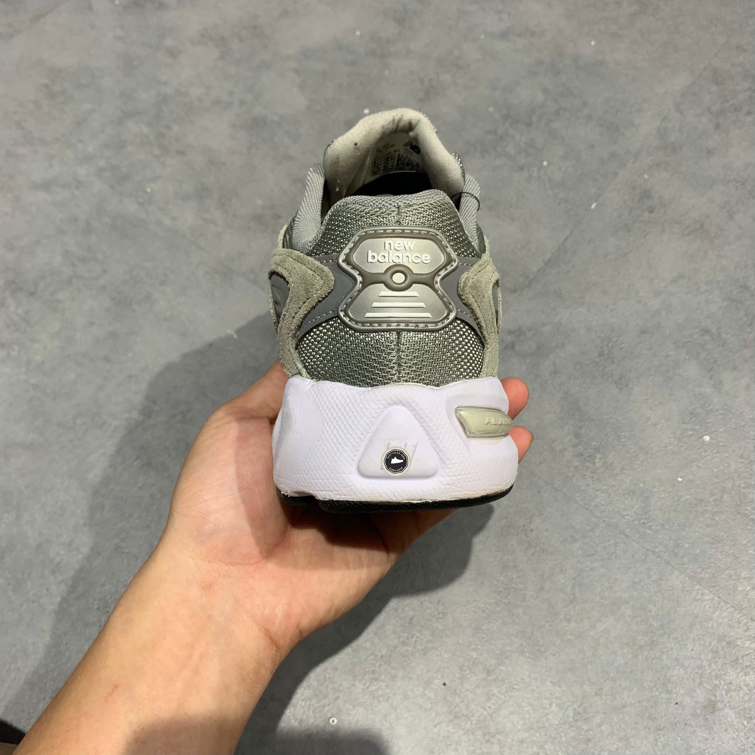 New Balance 725 'Grey' - ML725P - Size 41.5 - GIÀY 2HAND CHÍNH HÃNG PVN26125