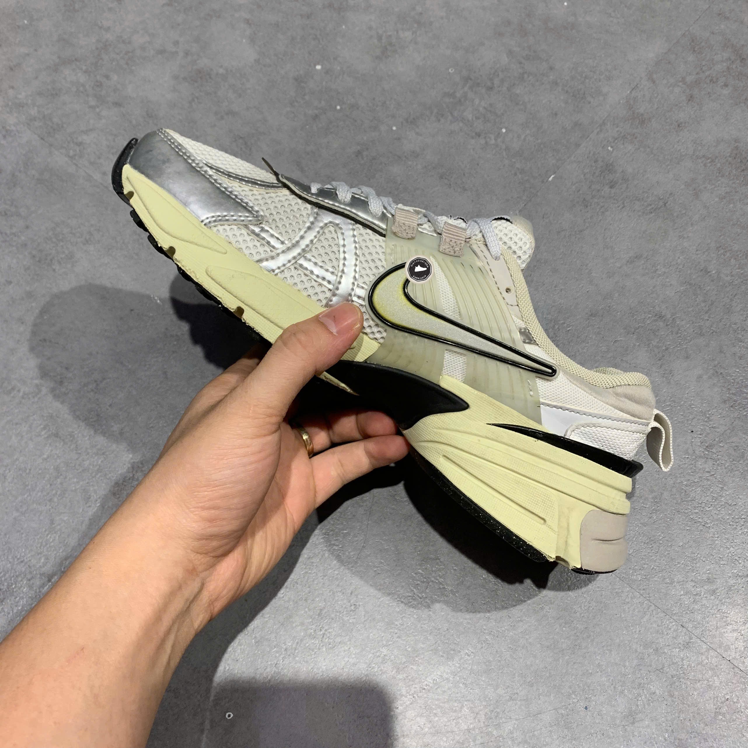 Nike V2K Run Summit White Metallic Silver - FD0736-100 - Size 38.5 - GIÀY 2HAND CHÍNH HÃNG PVN26218