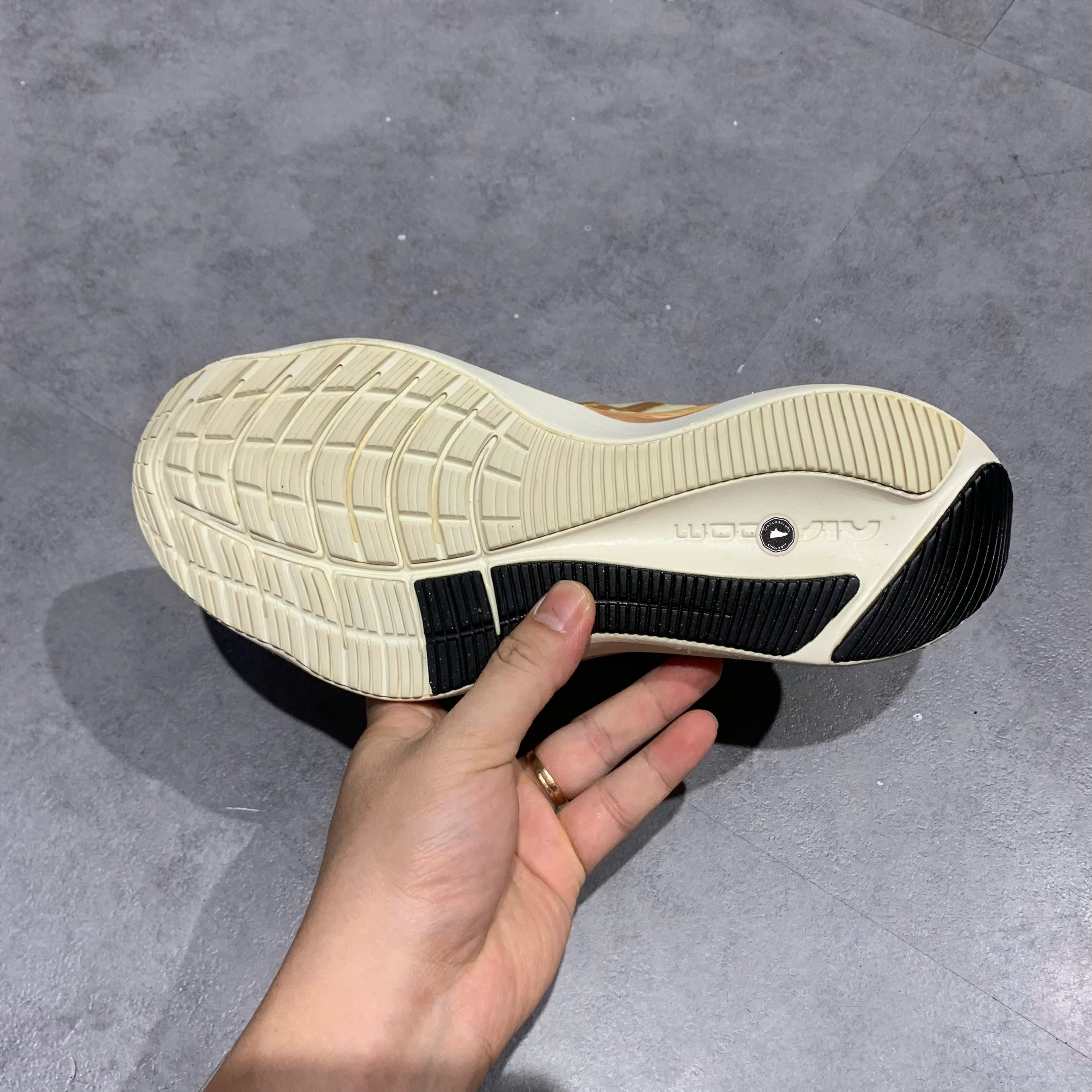 Nike Air Zoom Winflo 8 'Sail Cashmere' - DA3056-101 - Size 39 - GIÀY 2HAND CHÍNH HÃNG PVN26267
