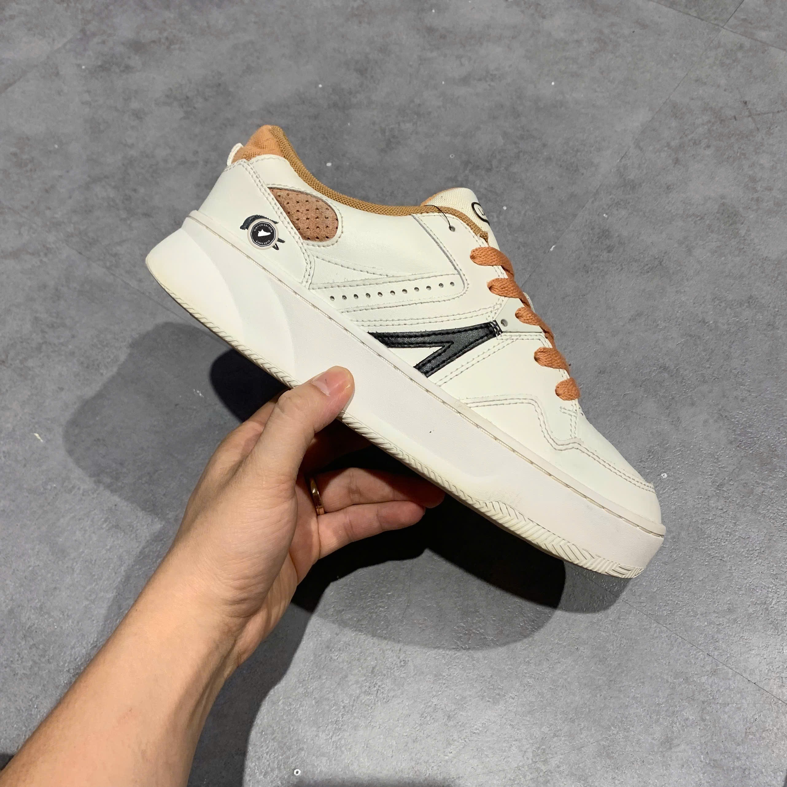 Lacoste L005 Leather White Tan - 744SFA0048291 - Size 39.5 - GIÀY 2HAND CHÍNH HÃNG PVN26194