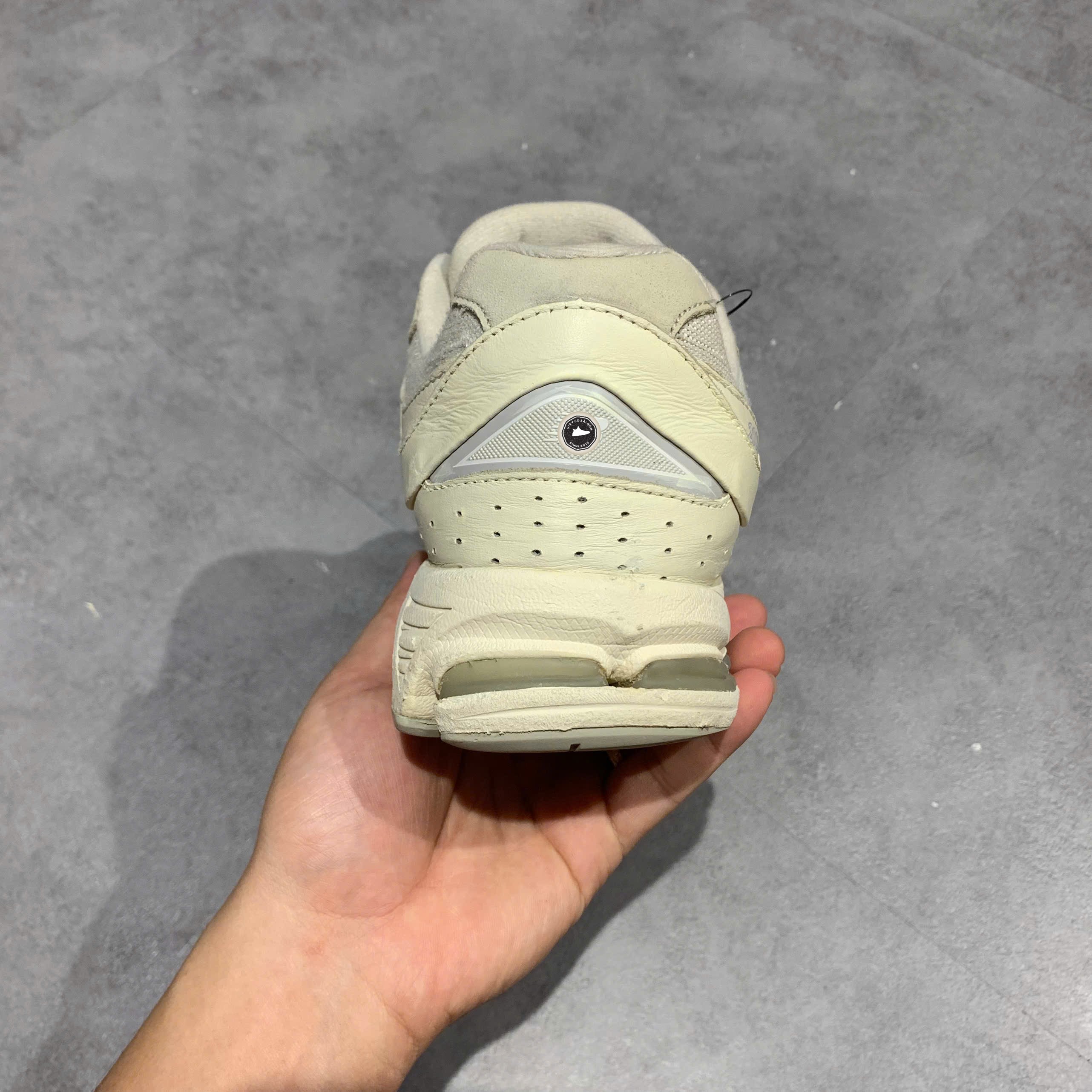New Balance 2002R 'White Sea Salt' - M2002RWP - Size 43 - GIÀY 2HAND CHÍNH HÃNG PVN26234