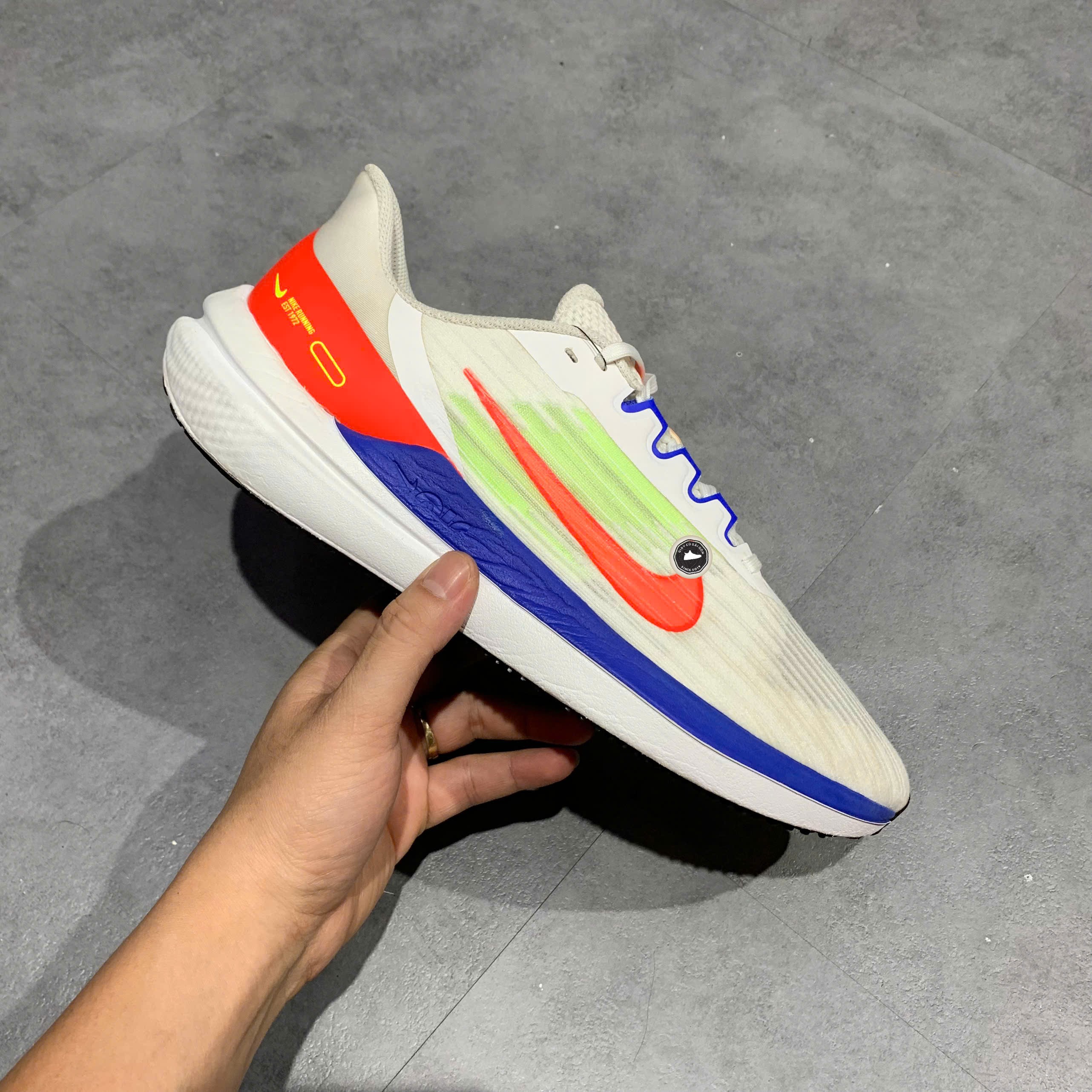 Nike Air Zoom Winflo 9 White Bright Crimson - DX3355-100 - Size 43 - GIÀY 2HAND CHÍNH HÃNG PVN26294