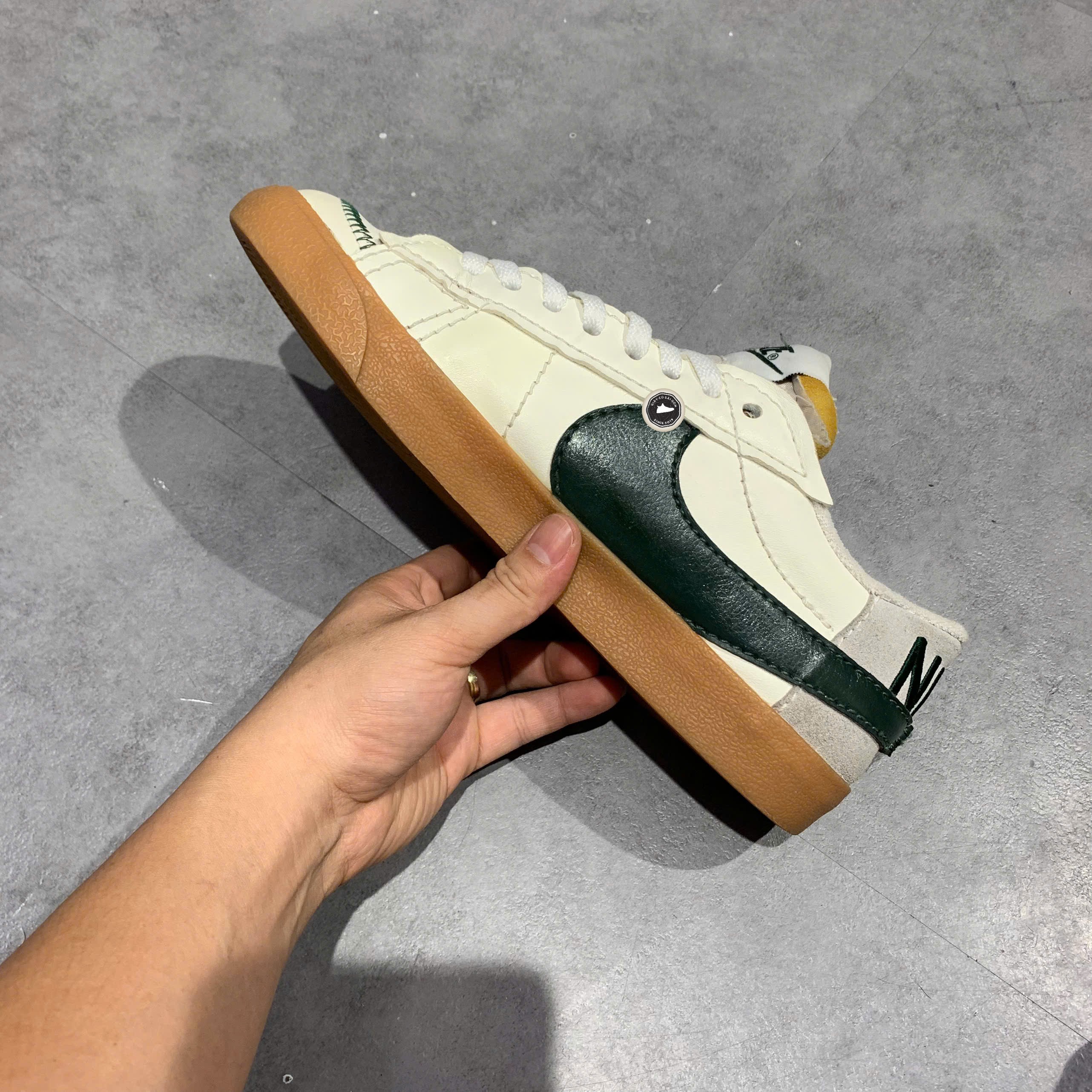 Nike Blazer Low '77 Jumbo 'Sail Pro Green Gum' - DR9865-101 - Size 43 - GIÀY 2HAND CHÍNH HÃNG PVN26311
