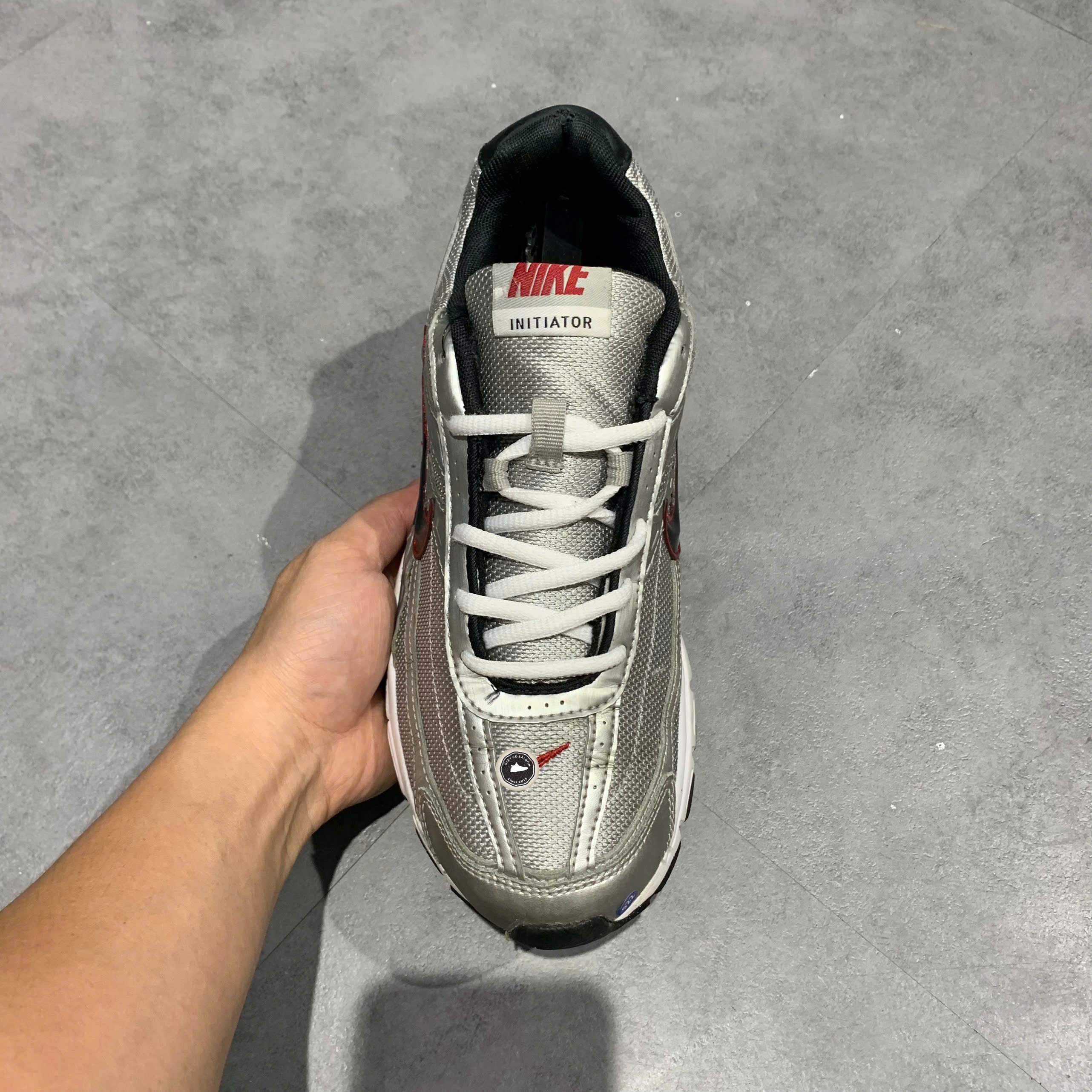 Nike Initiator Metallic Silver Black Red - 394055-001 - Size 42.5 - GIÀY 2HAND CHÍNH HÃNG PVN26367