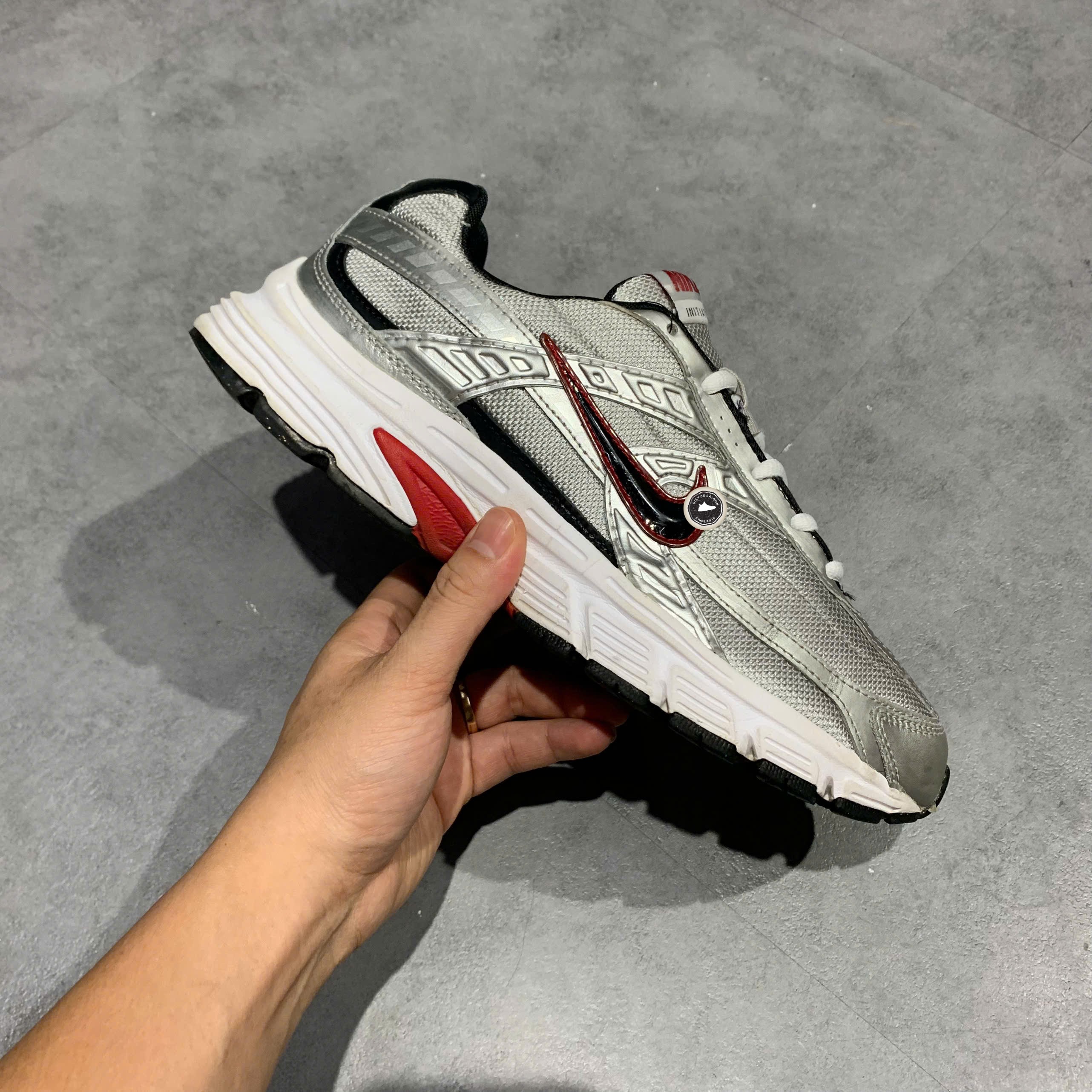 Nike Initiator Metallic Silver Black Red - 394055-001 - Size 42.5 - GIÀY 2HAND CHÍNH HÃNG PVN26367
