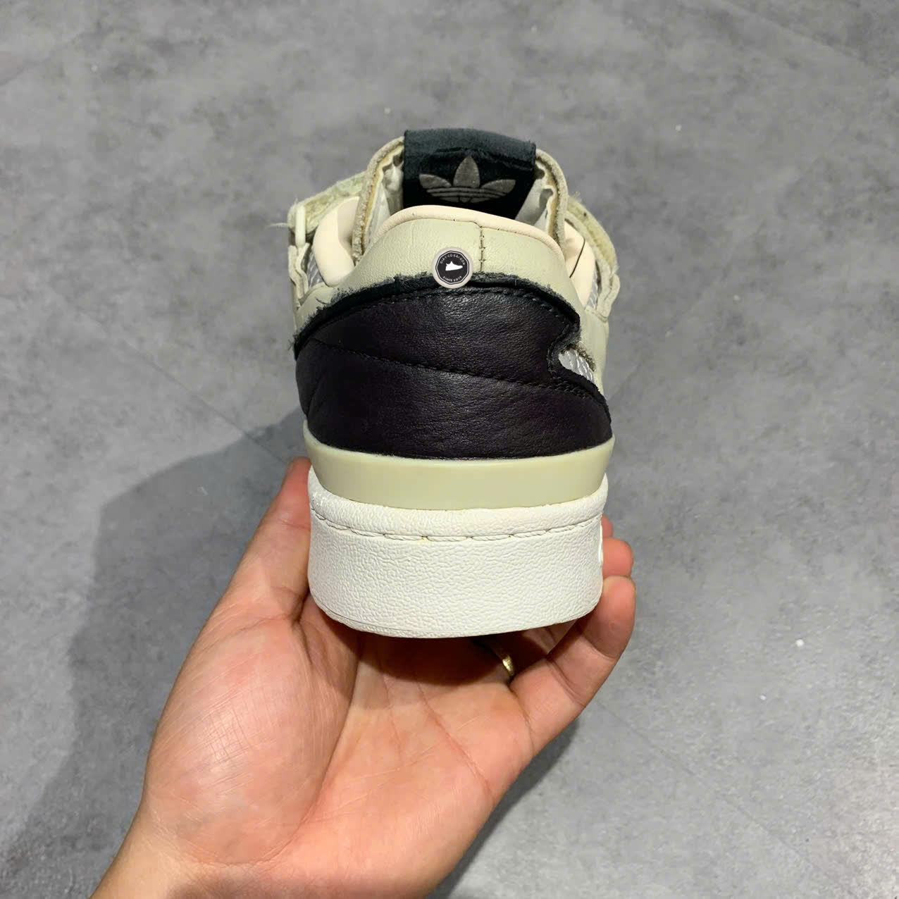 ADIDAS FORUM 84 LOW "OFF WHITE GREEN" HQ6938 — SIZE 42 GIÀY 2HAND CHÍNH HÃNG — PVN19544