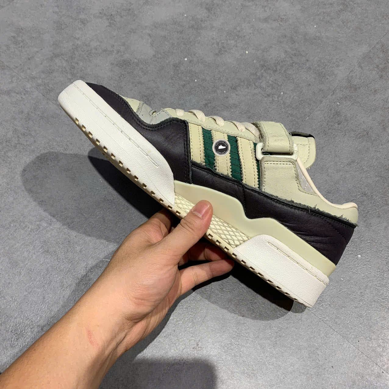 ADIDAS FORUM 84 LOW "OFF WHITE GREEN" HQ6938 — SIZE 42 GIÀY 2HAND CHÍNH HÃNG — PVN19544