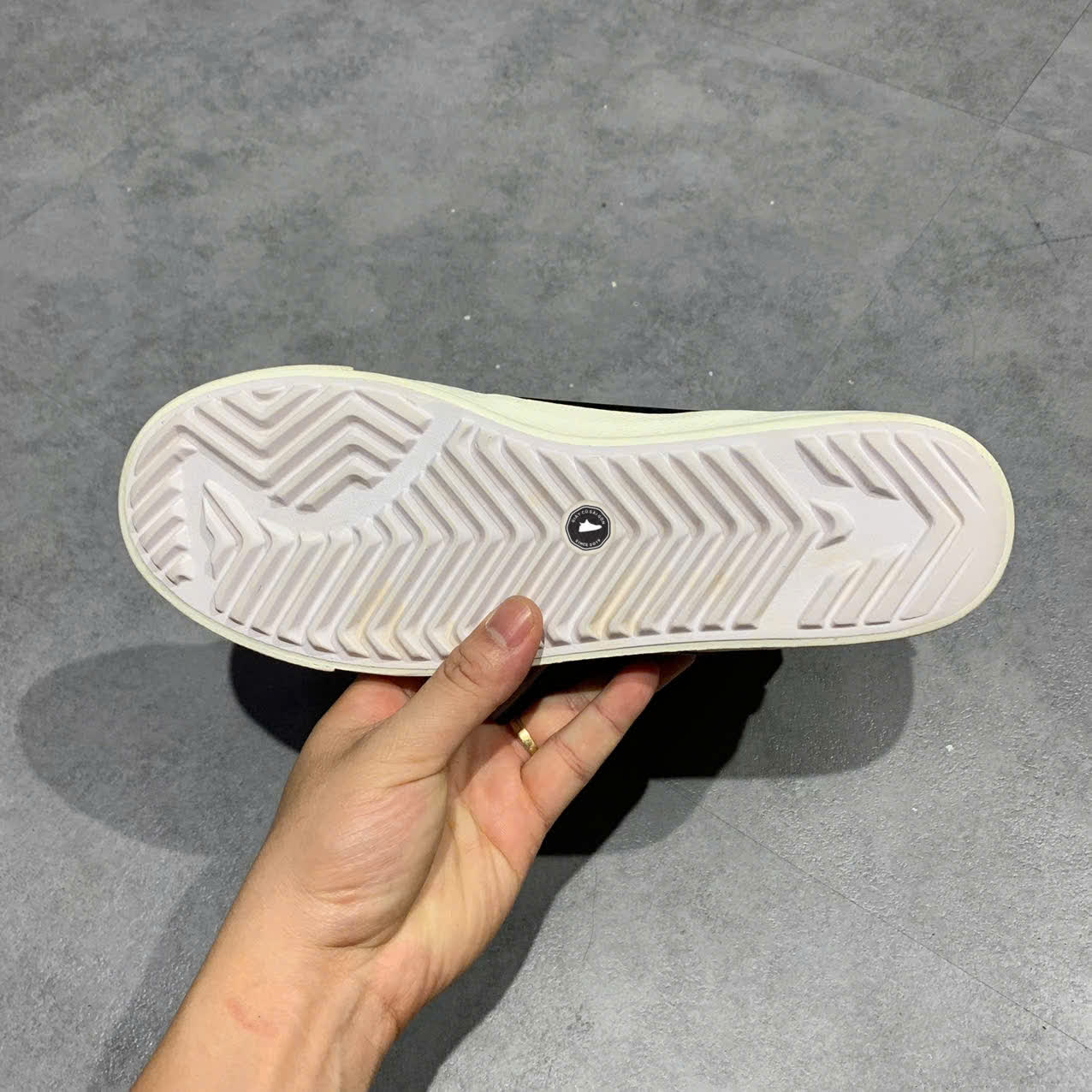 NIKE BLAZER MID ’77 VINTAGE WHITE BLACK DQ1471-100 SIZE 41 GIÀY 2HAND CHÍNH HÃNG PVN19542