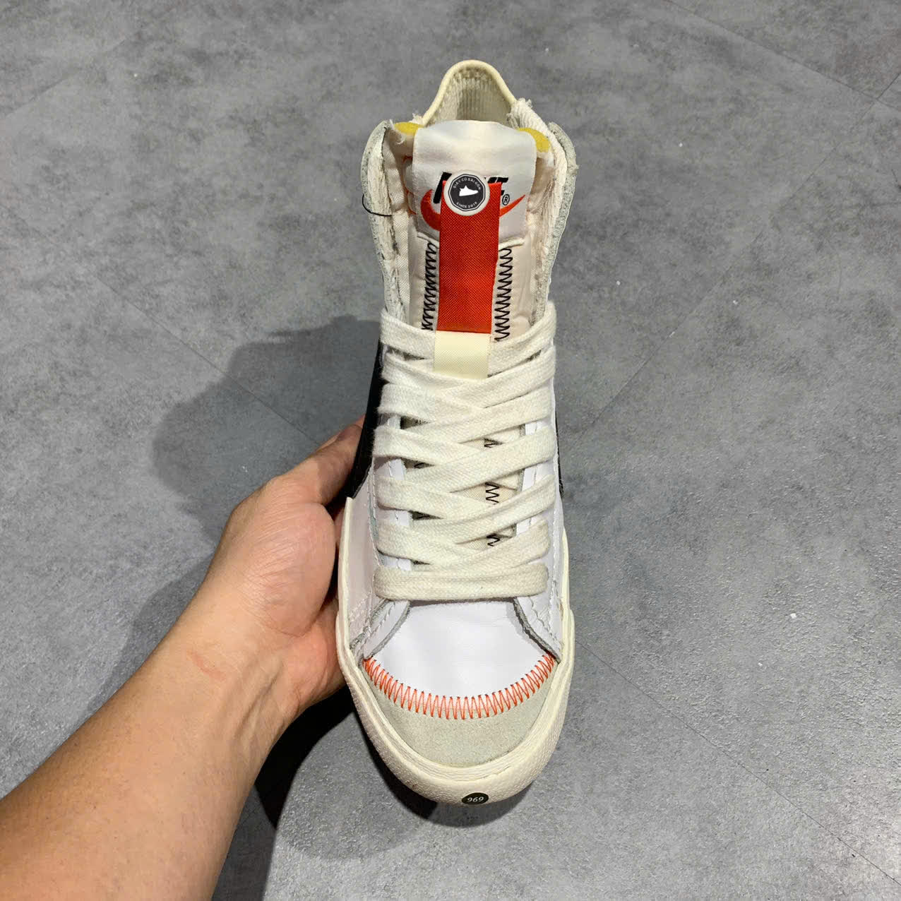 NIKE BLAZER MID ’77 VINTAGE WHITE BLACK DQ1471-100 SIZE 41 GIÀY 2HAND CHÍNH HÃNG PVN19542