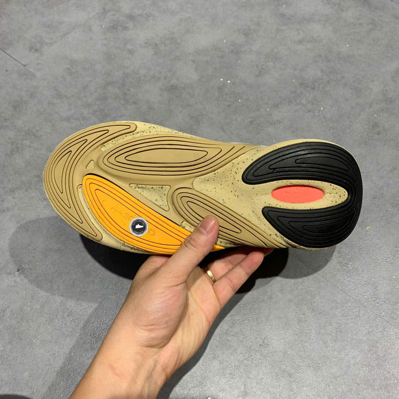 ADIDAS OZELIA “WONDER WHITE / ORBIT GREEN / CORE BLACK” H04255 — SIZE 40 2/3 GIÀY 2HAND CHÍNH HÃNG — PVN19160