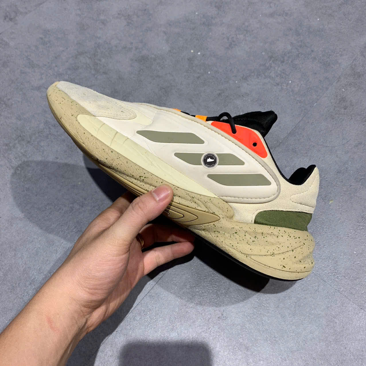 ADIDAS OZELIA “WONDER WHITE / ORBIT GREEN / CORE BLACK” H04255 — SIZE 40 2/3 GIÀY 2HAND CHÍNH HÃNG — PVN19160